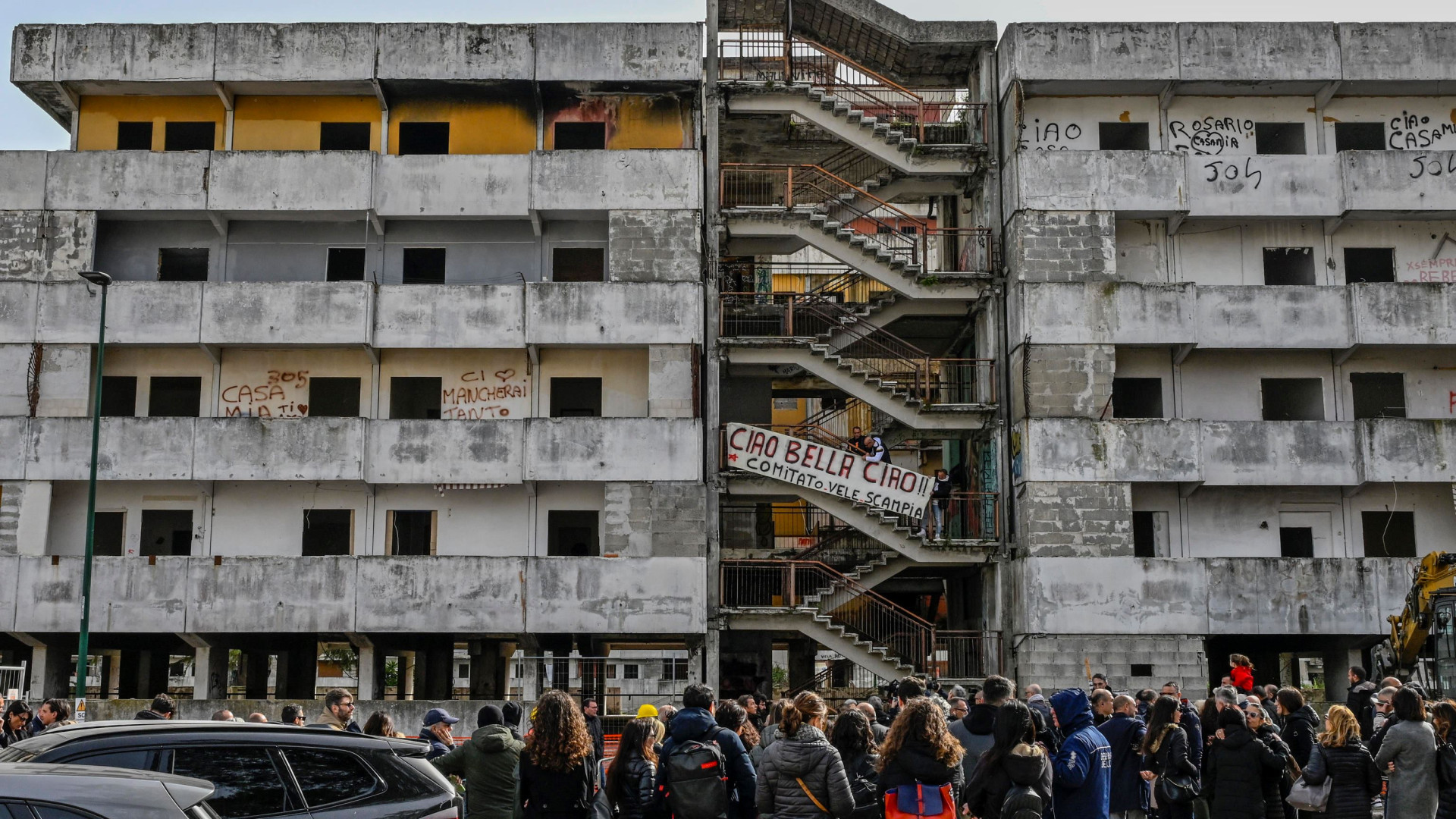 Immagine di Abbattuta la Vela Gialla: Scampia cancella il “mostro” e progetta il futuro