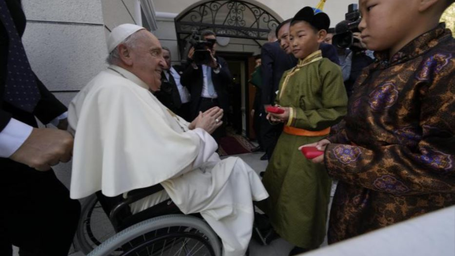 Immagine di Javier Cercas: «Il mio viaggio con il Papa ai confini del mondo»