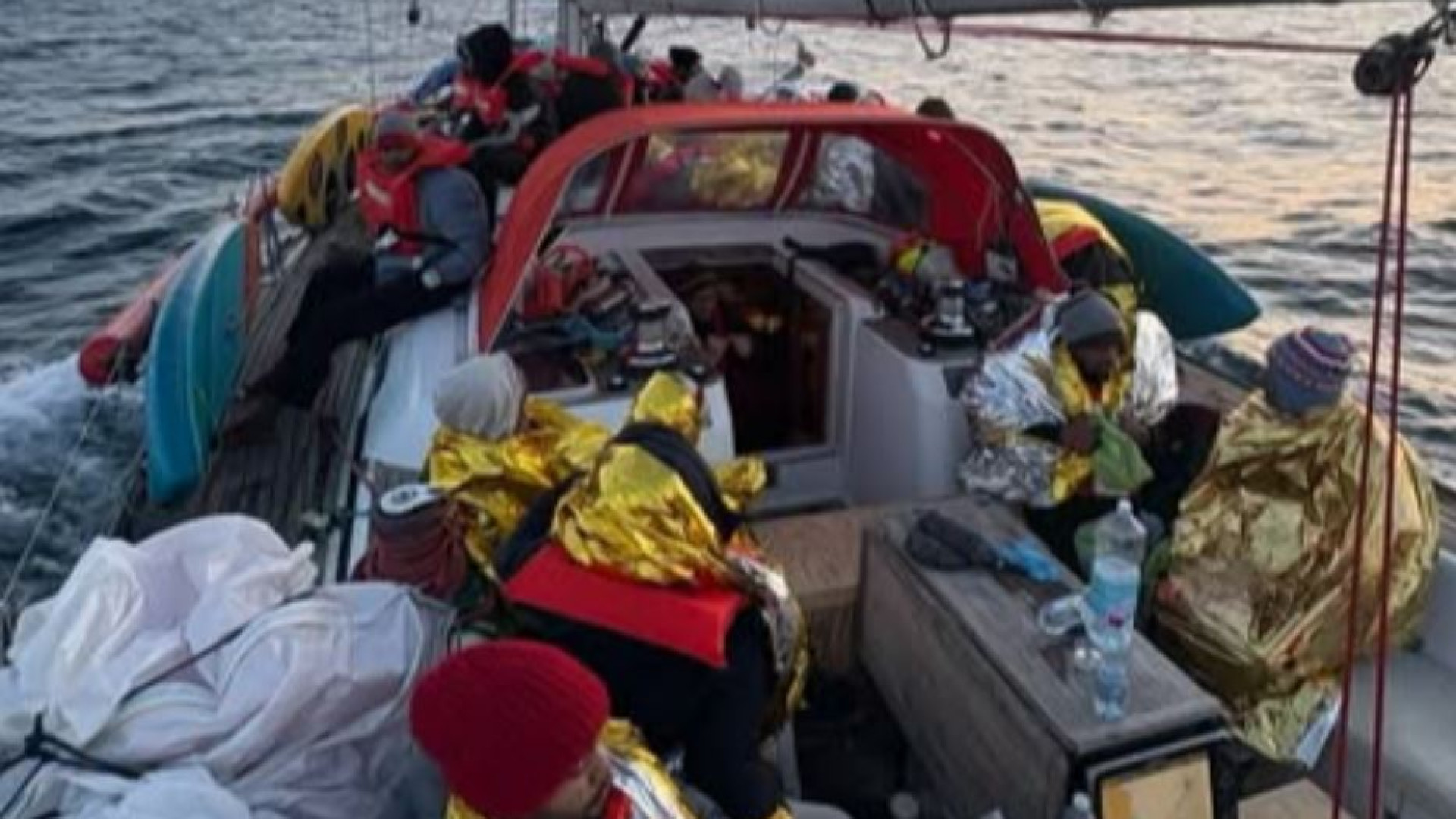 Immagine di Piccolo veliero salva 50 persone in pericolo