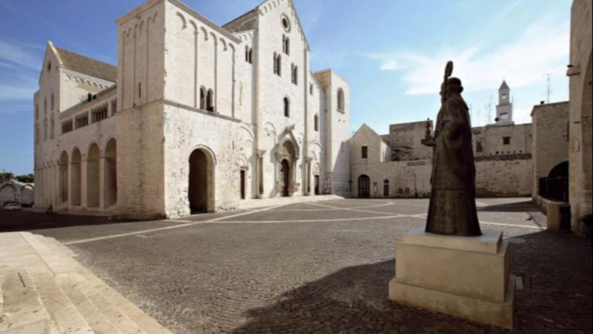 Immagine di Bari, sulla tomba di san Nicola la preghiera ecumenica per la pace