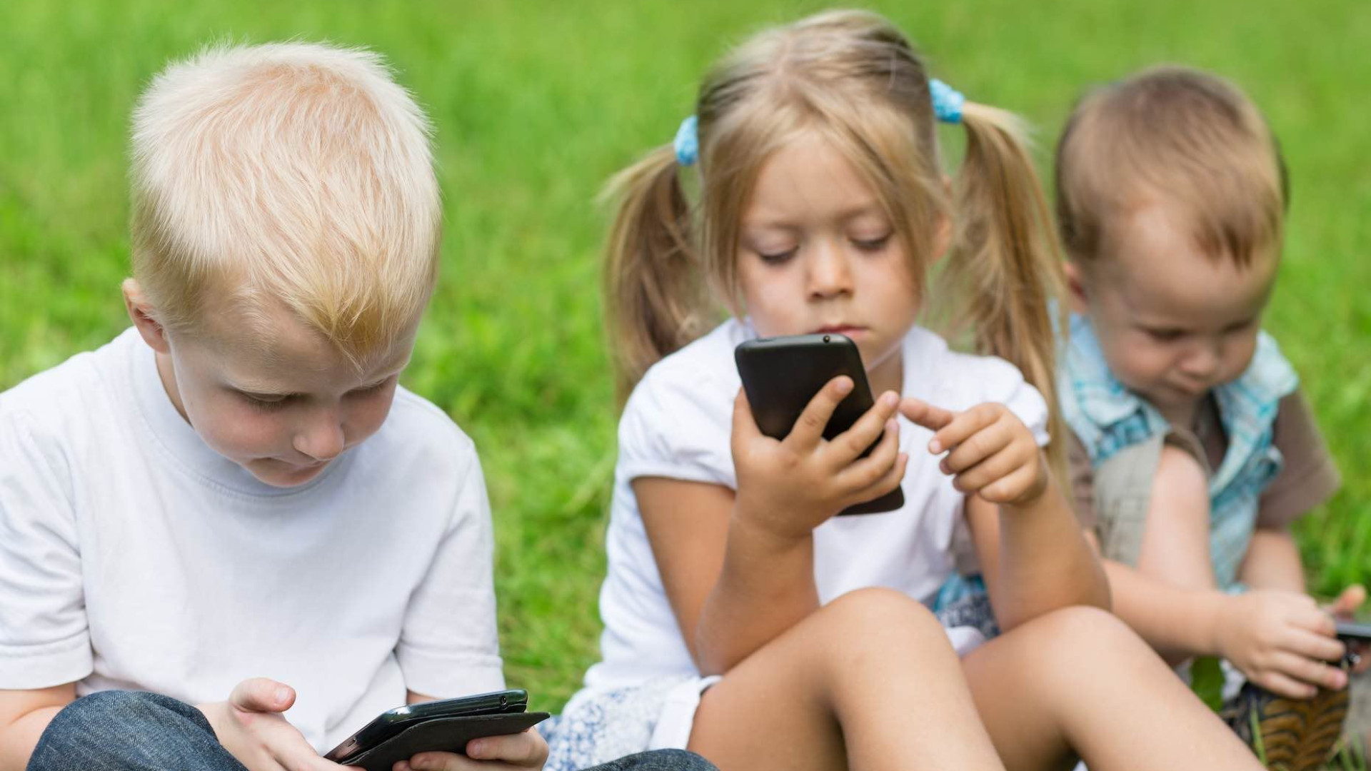 Immagine di Non è mai abbastanza tardi per lo smartphone, una ricerca spiega perché