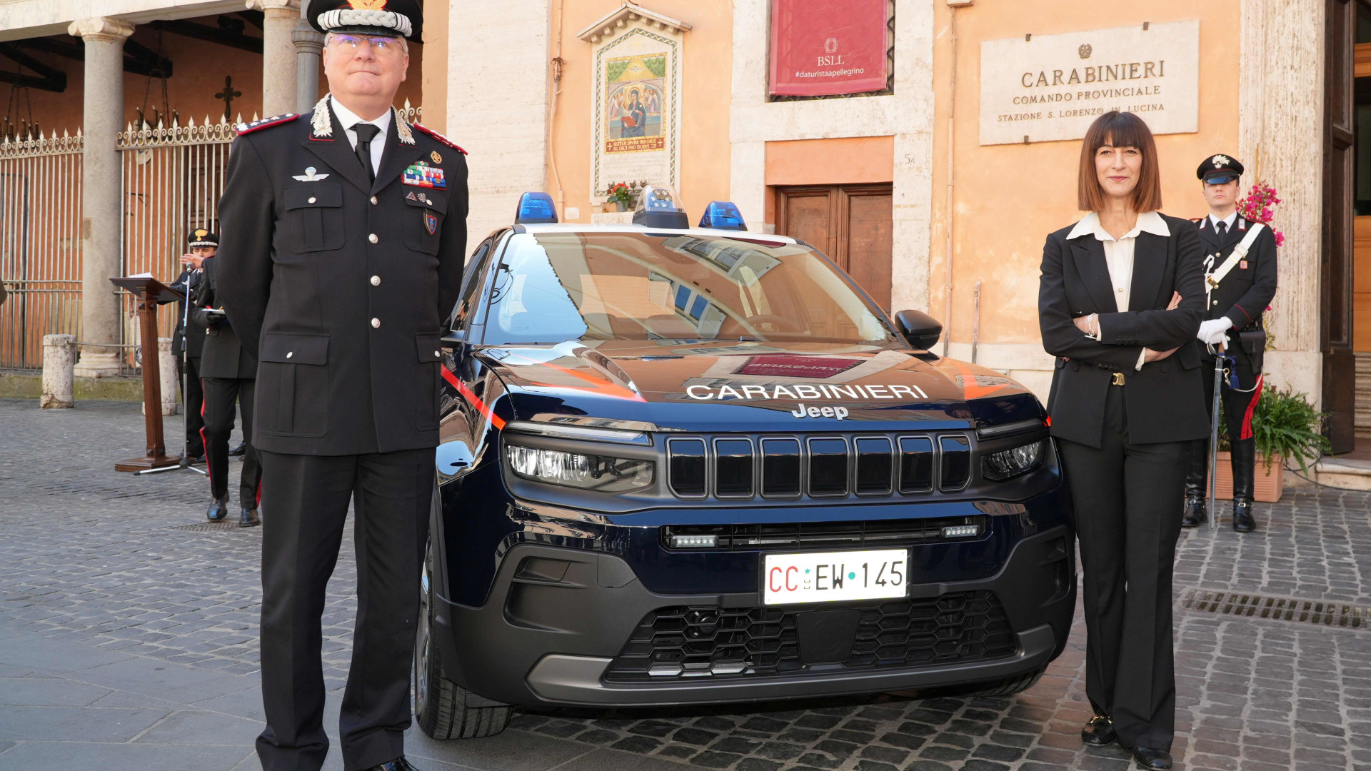 Immagine di I Carabineri "a zero emissioni" salgono su Jeep Avenger