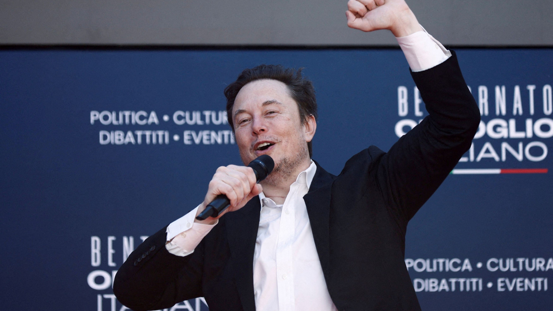 Immagine di Musk parte dalla Lombardia: al via il bando di gara per il Web via satellite