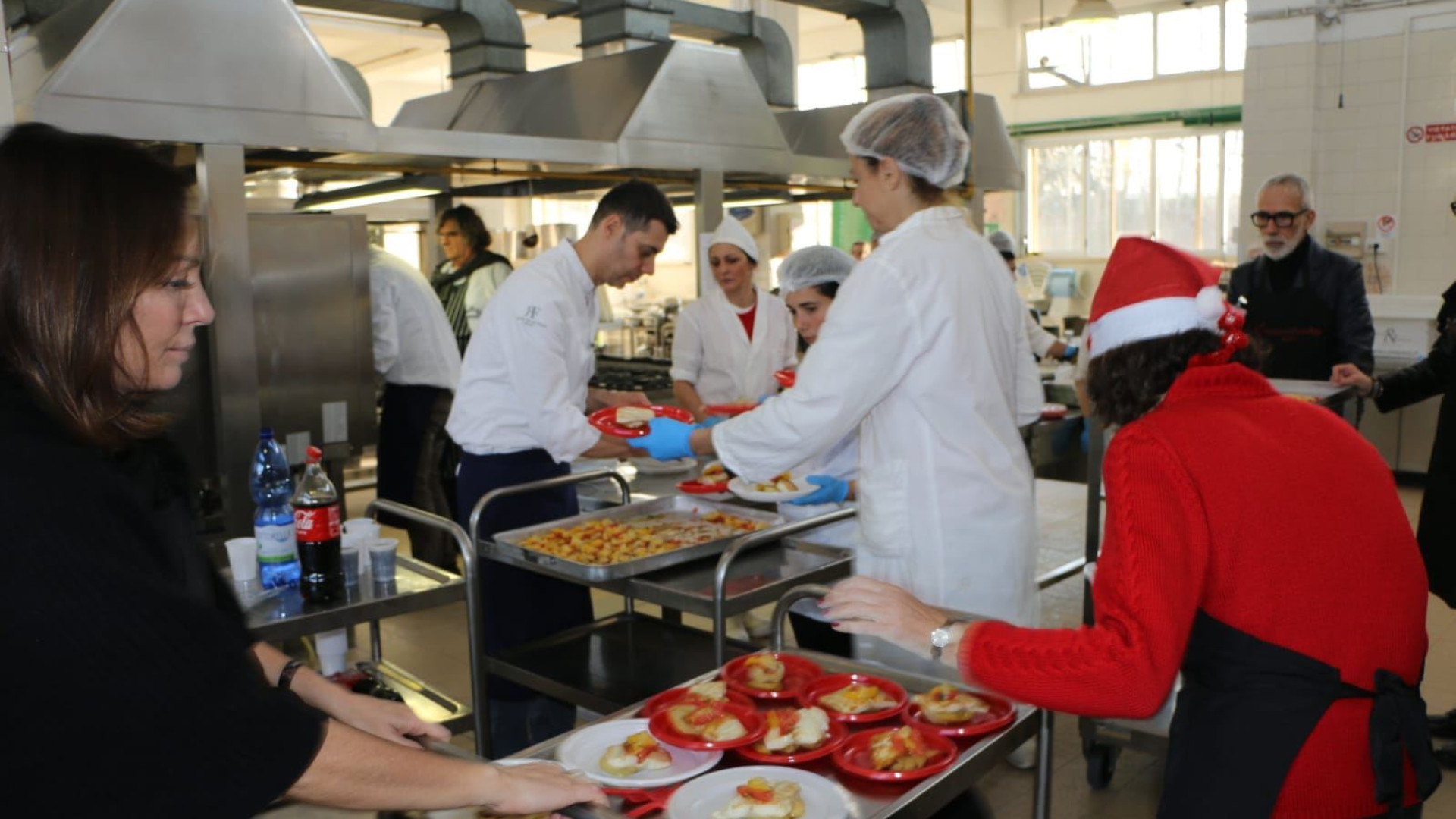 Immagine di Artisti e chef stellati per il pranzo di Natale dei detenuti