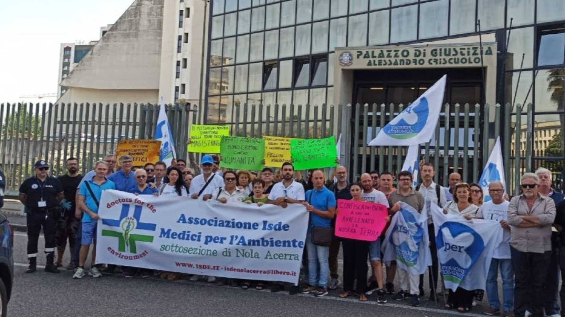 Immagine di Terra dei Fuochi, l'ultima beffa: «Chi ha inquinato riavrà i suoi beni»
