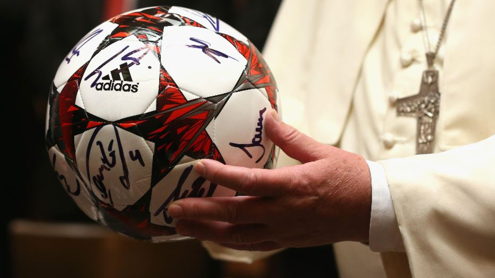 Immagine di Dai vescovi-bomber ai tornei in Vaticano: quando è il pallone a “chiamare”