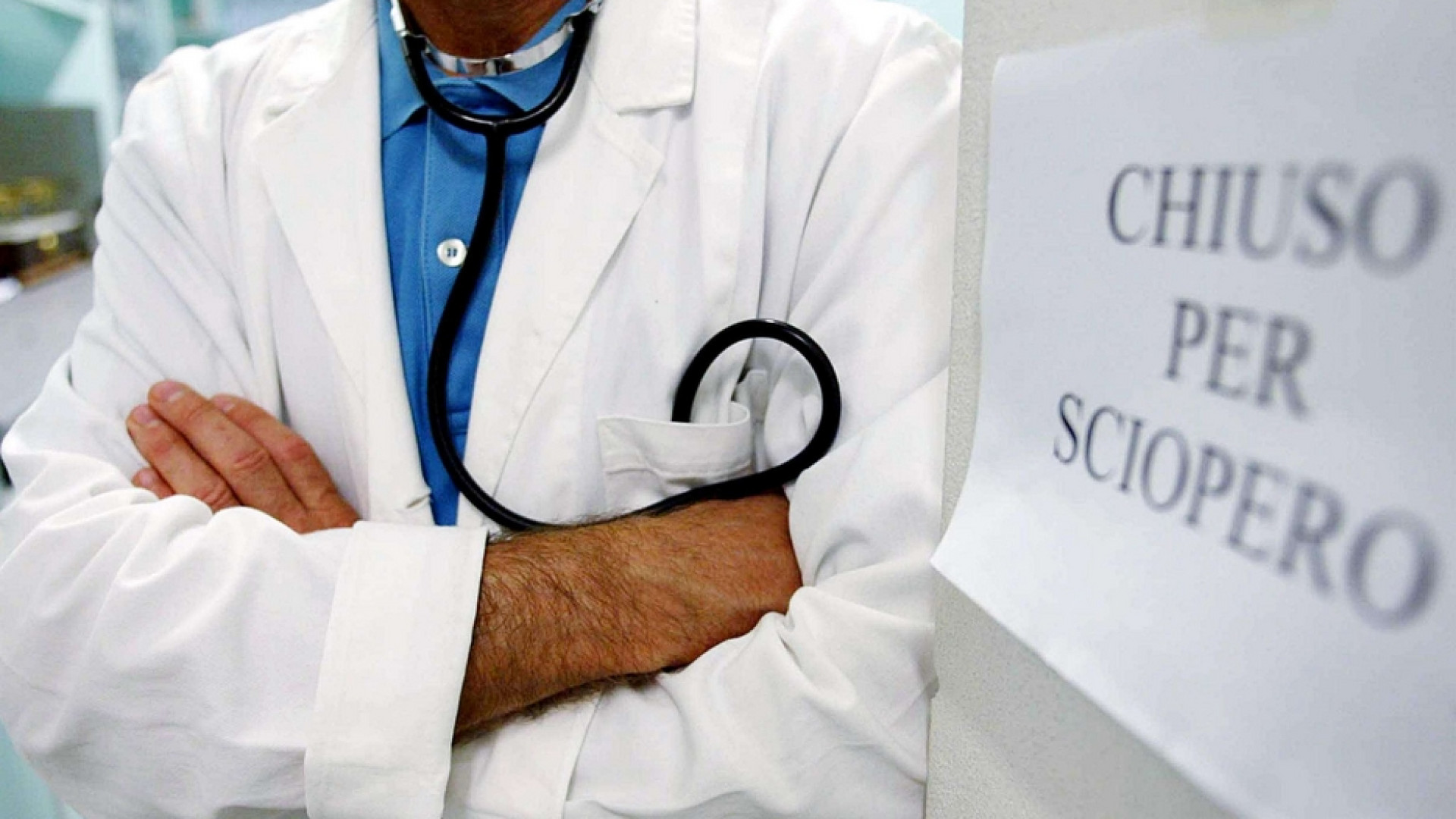 Immagine di Troppe ore di lavoro e niente ristori. La rabbia dei medici: «Scioperiamo»