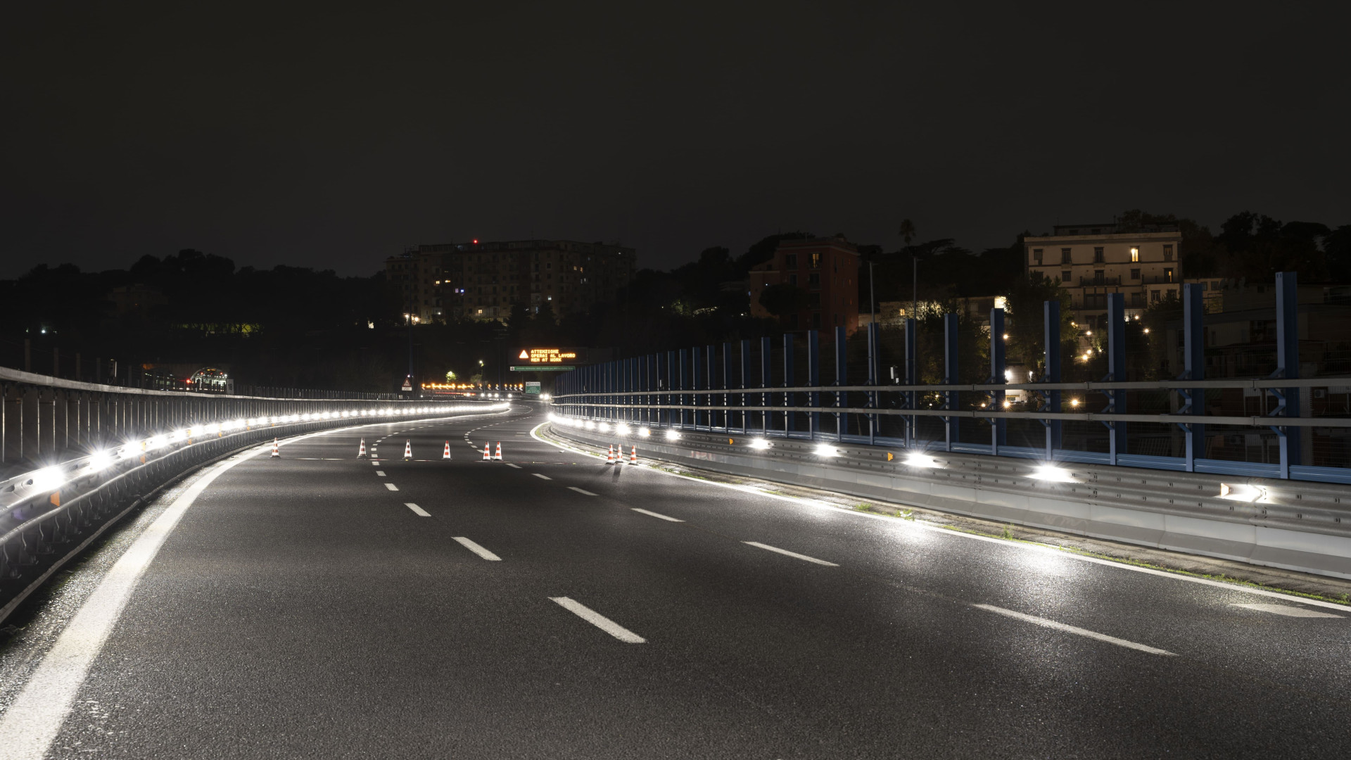 Immagine di Autostrade per l'Italia sperimenta la luce radente: ecco a cosa serve