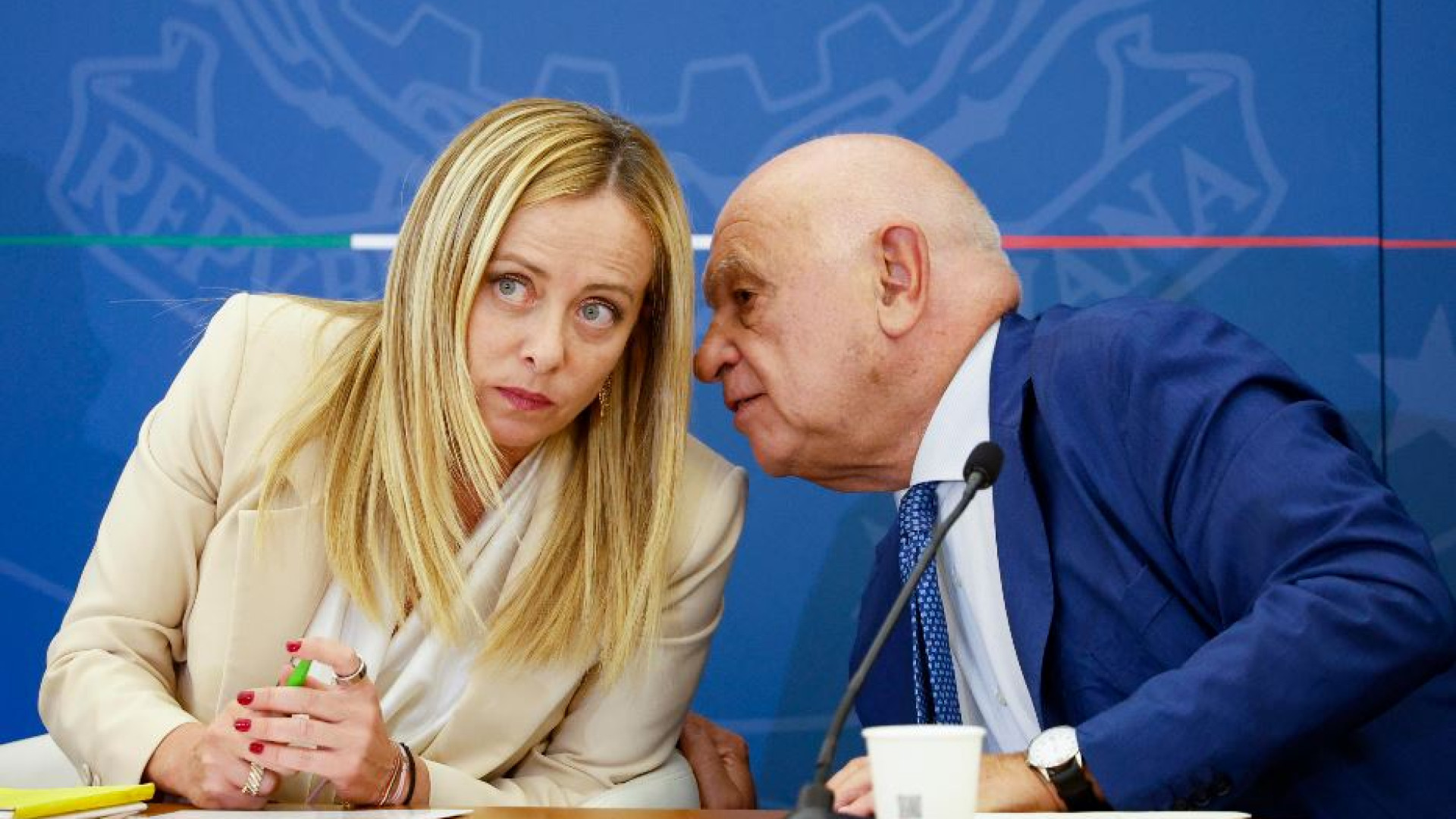 Immagine di La premier occupa la scena: ecco la sua strategia mediatica