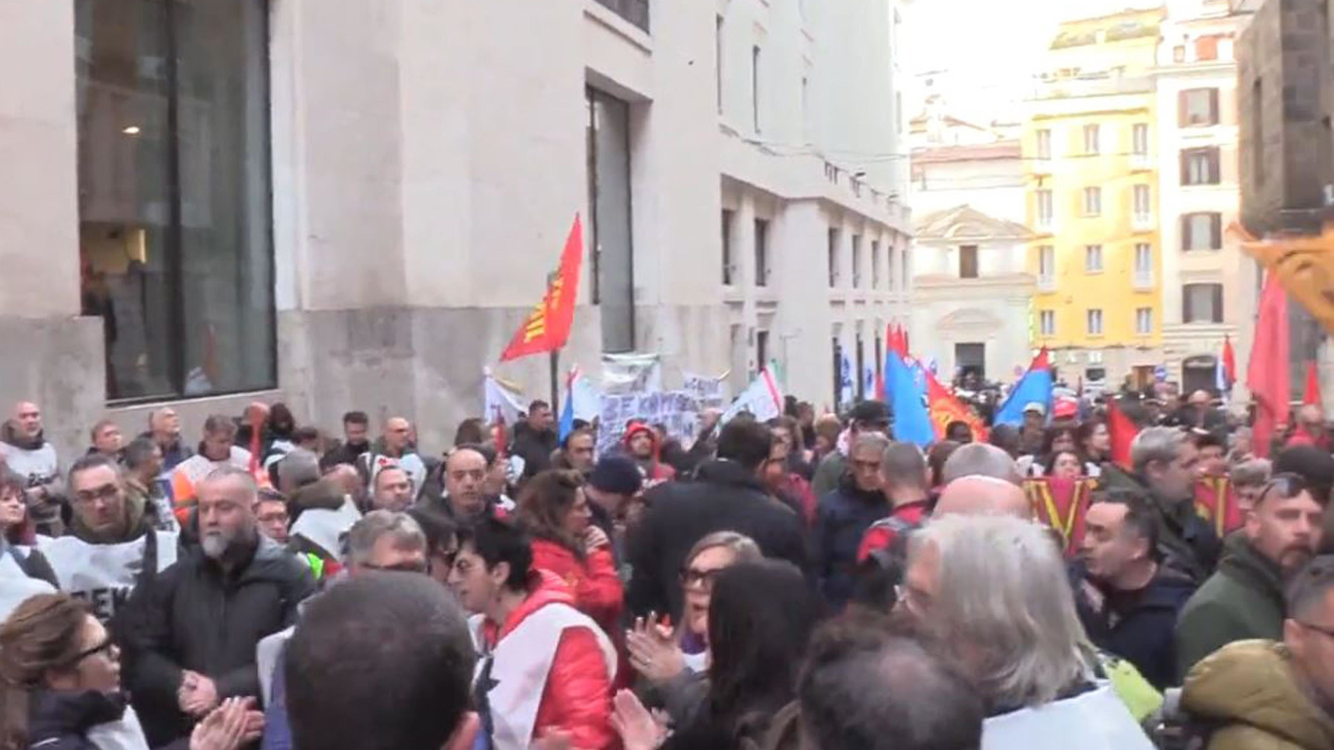Immagine di Vertenza Beko, 700 esuberi in meno e nessun licenziamento