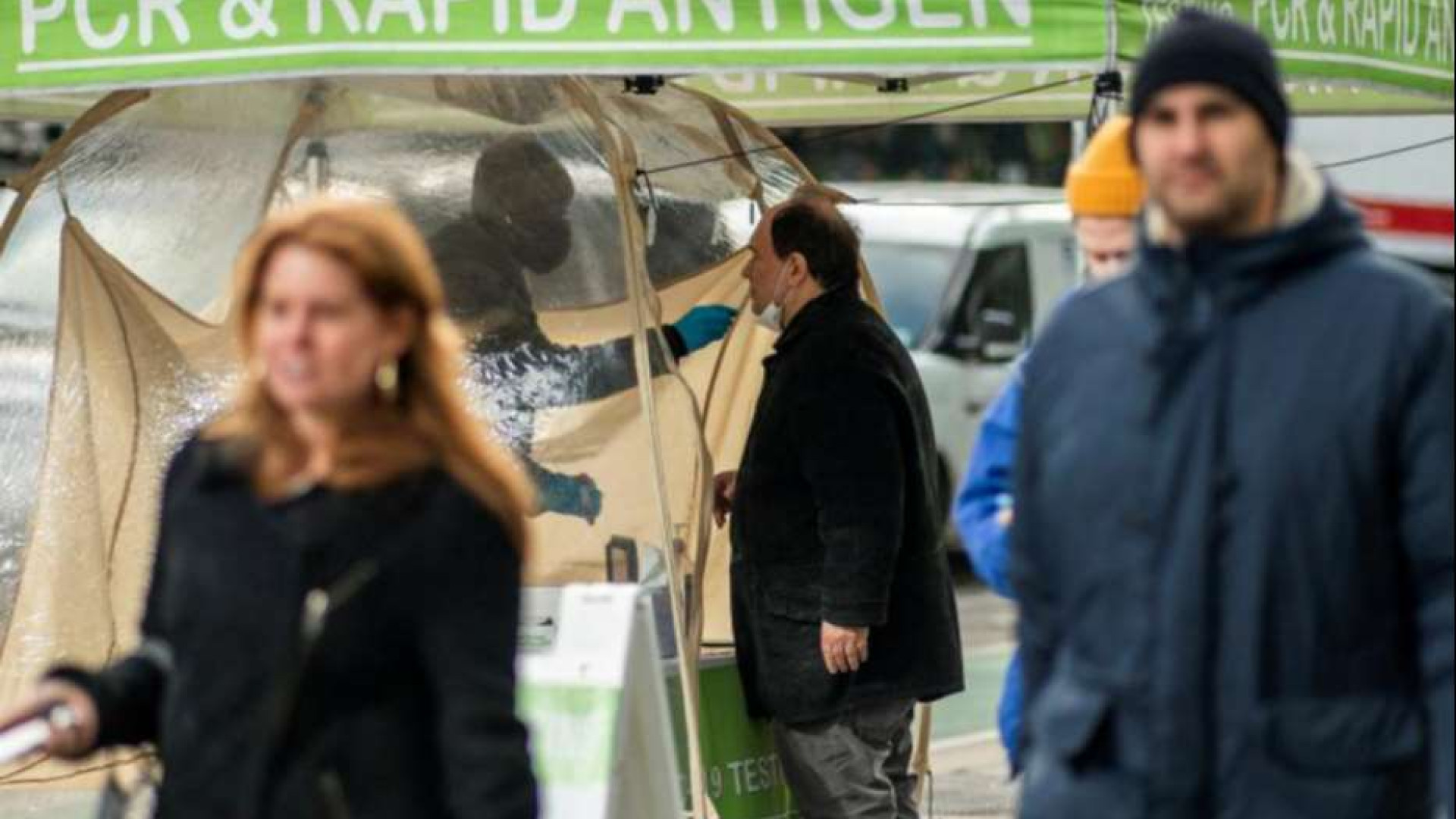 Immagine di Natale a letto con l’influenza. L’allarme dei pronto soccorso