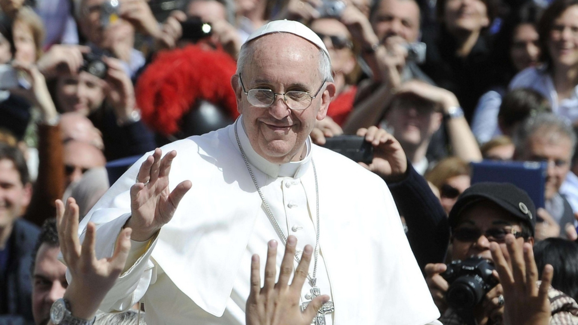 Immagine di Papa Francesco grida contro le armi, ma i media (non tutti) lo snobbano