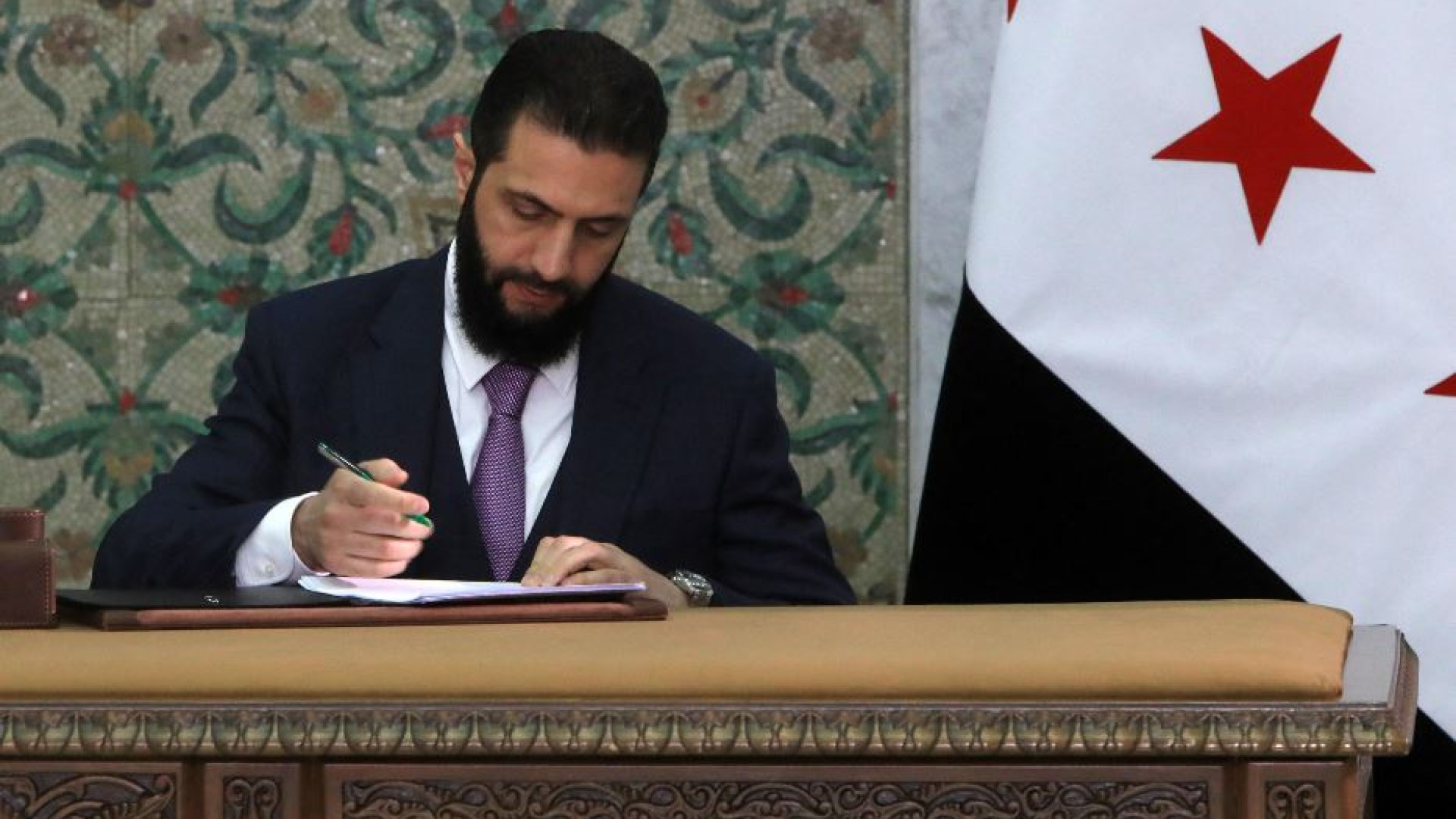 Immagine di Al-Sharaa: sì alla Costituzione post-Assad. I progetti Caritas in Siria