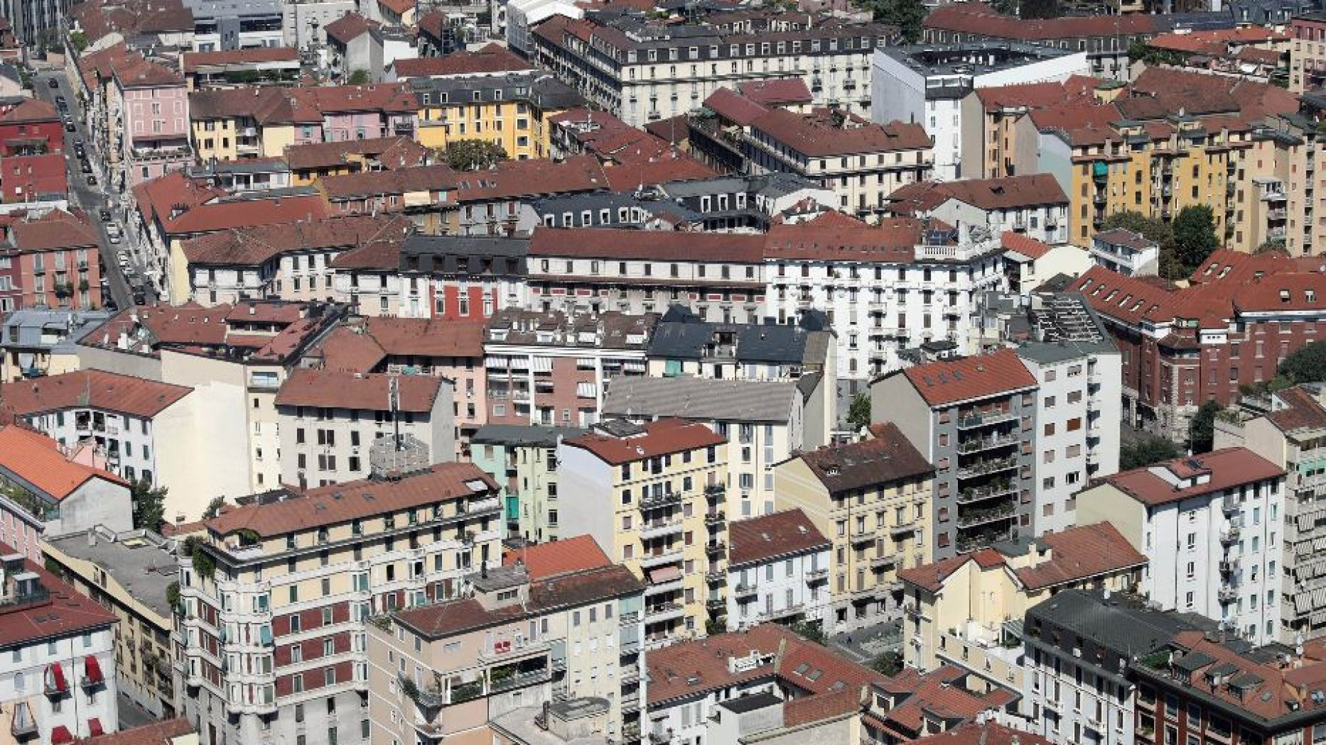 Immagine di Milano città proibita alle famiglie. «Noi, in 4, costretti in un bilocale»