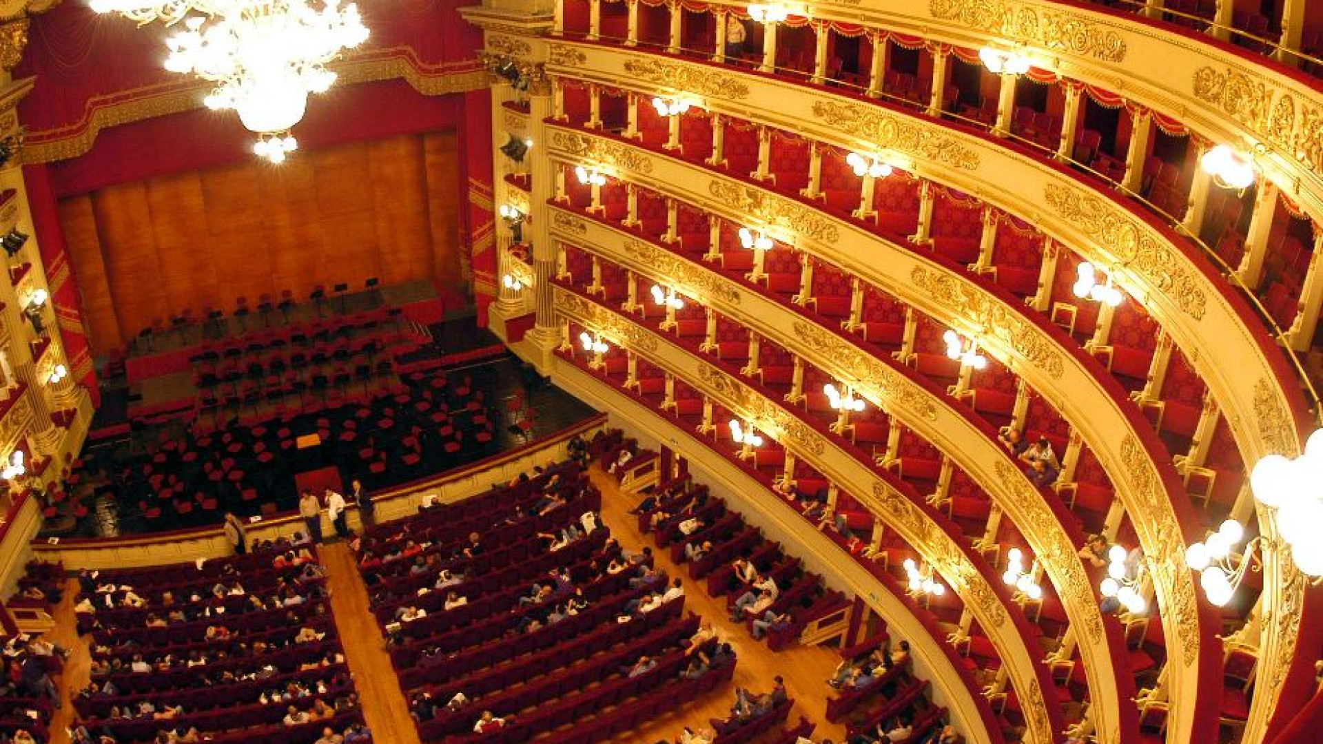 Immagine di L'ultimo scandalo: 4 euro l’ora per lavorare come maschere a teatro