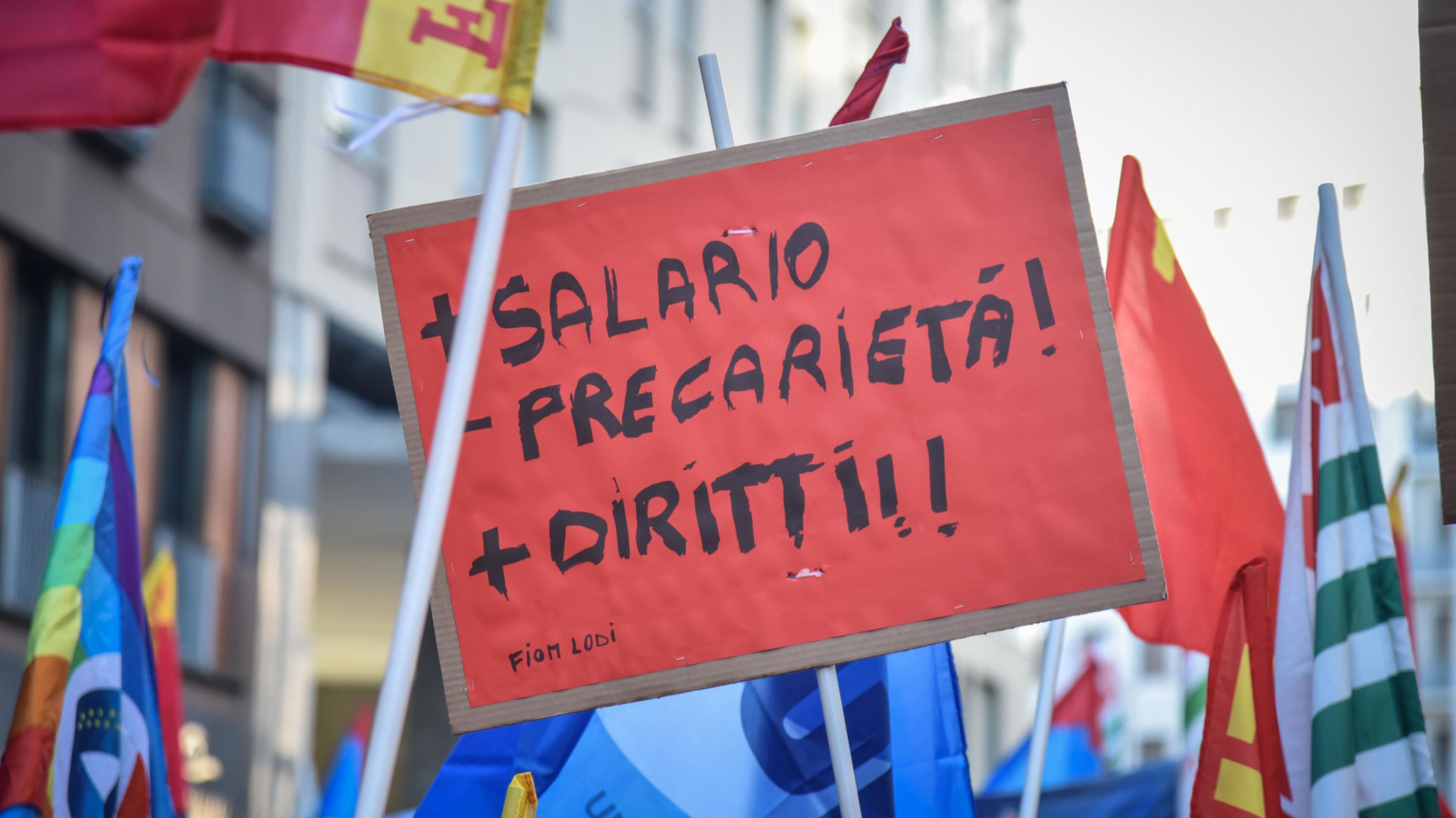 Immagine di La frenata dei rinnovi contrattuali: salari fermi per milioni di lavoratori