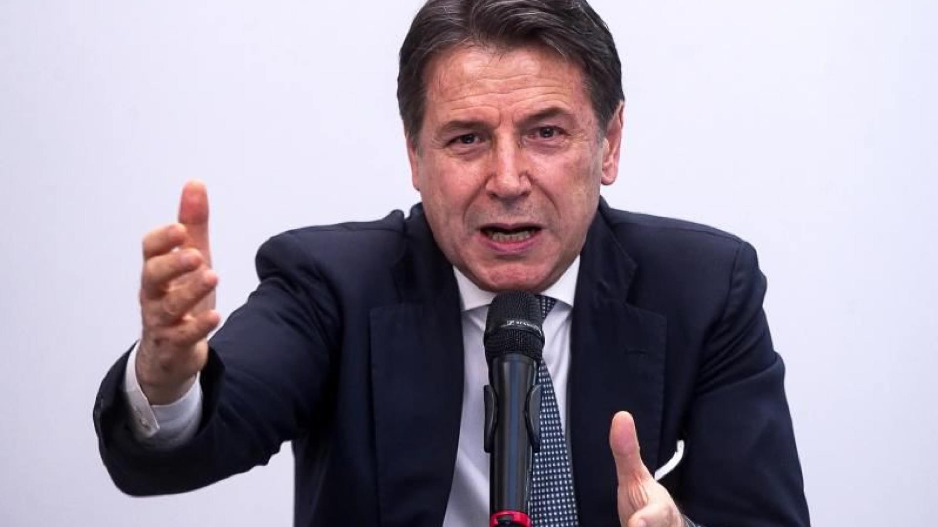 Immagine di Conte: «Una follia dilapidare 800 miliardi in armi senza un progetto»