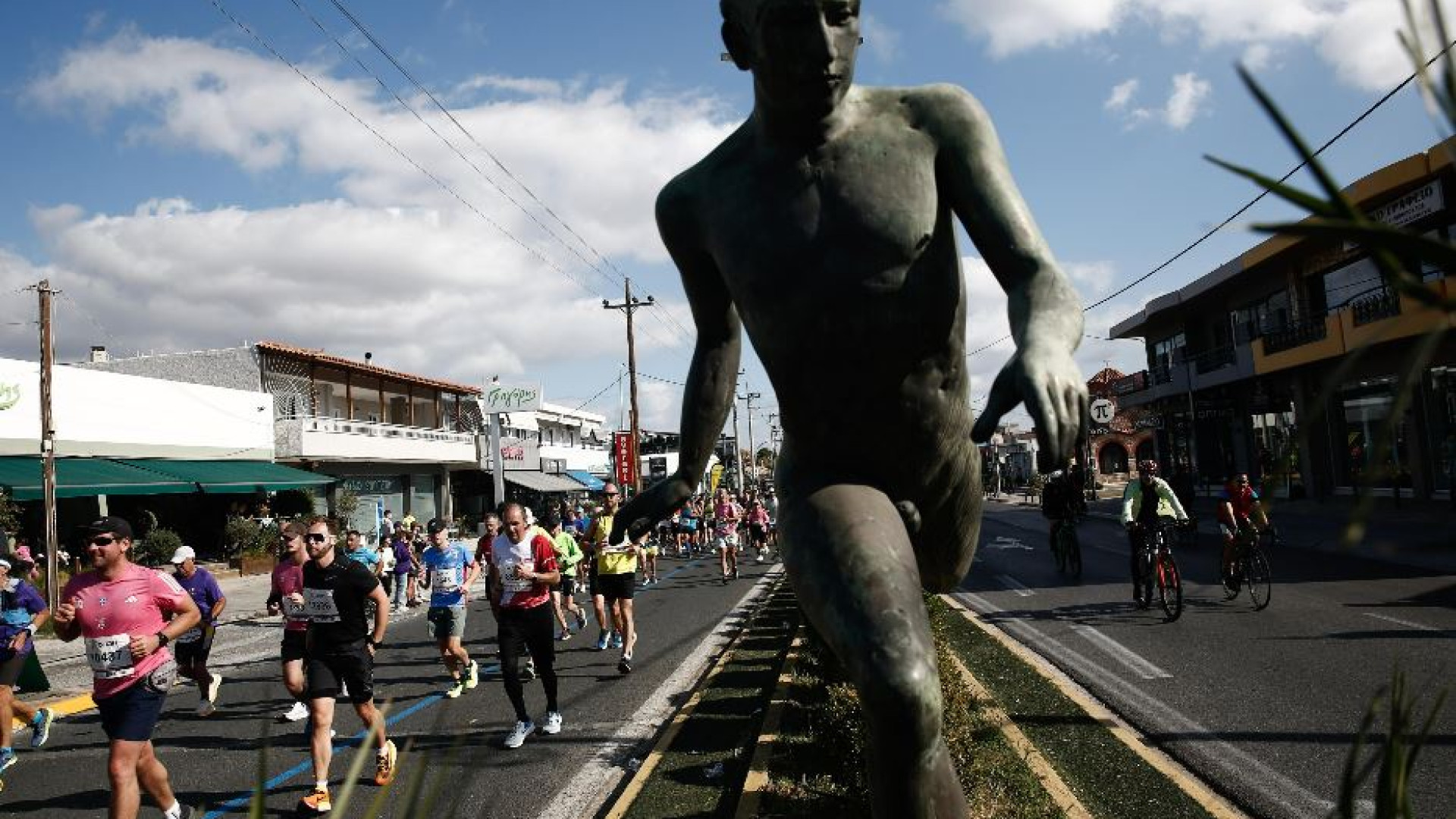 Immagine di Le maratone e gli eroi: la gara regina dell'atletica tra mito, storia e leggenda