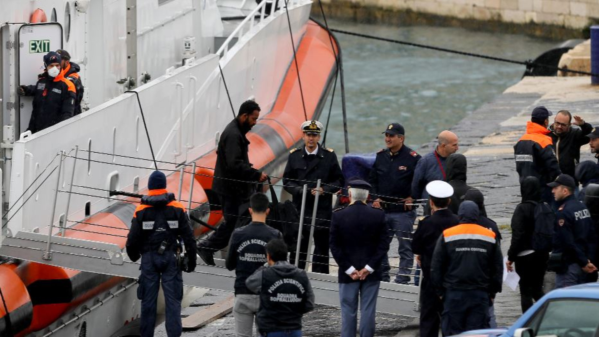 Immagine di Rimpatriato dall'Albania primo migrante irregolare