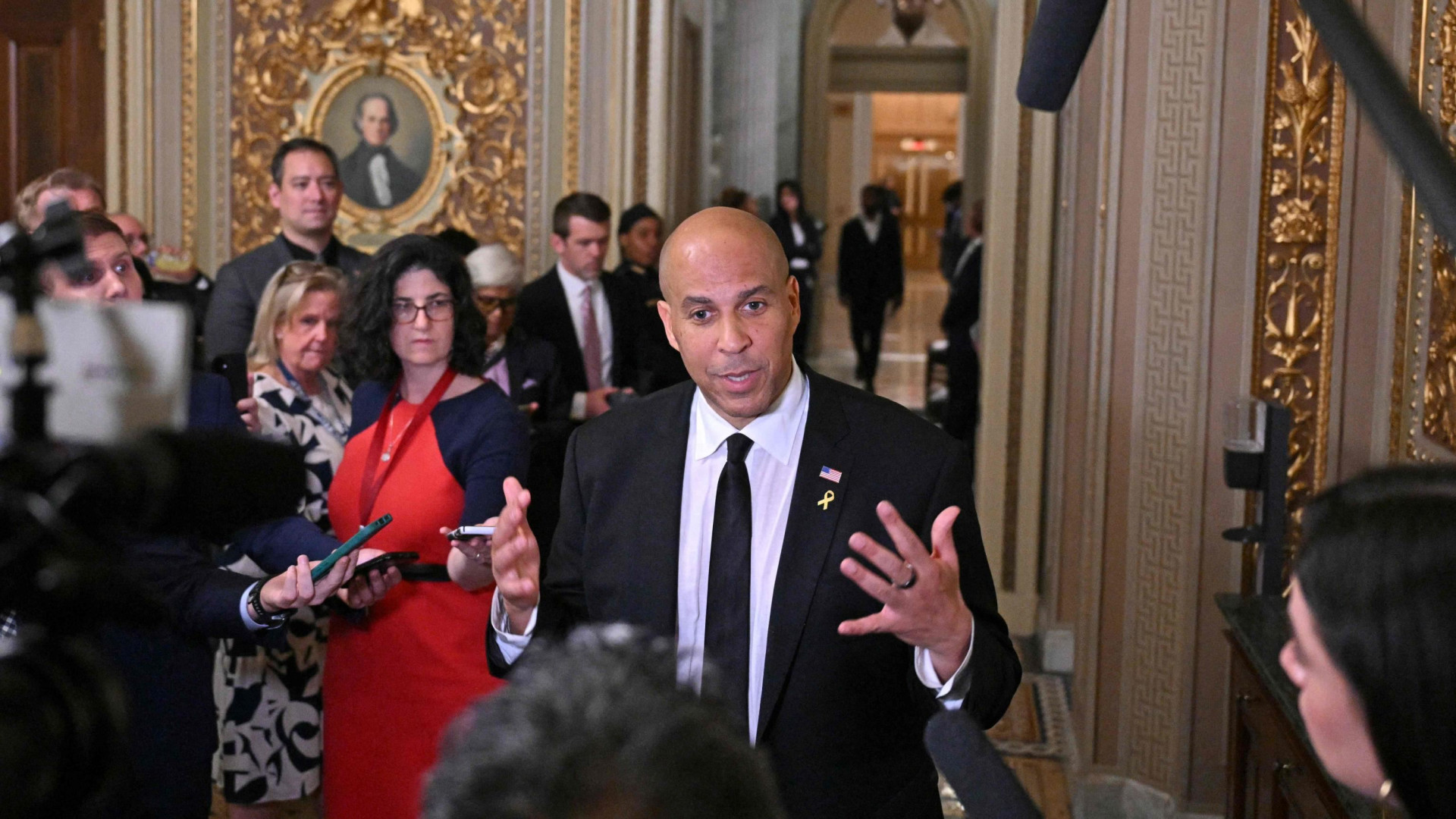 Immagine di Senatore dem batte ogni record a Capitol Hill: parla per 24 ore e 20 minuti