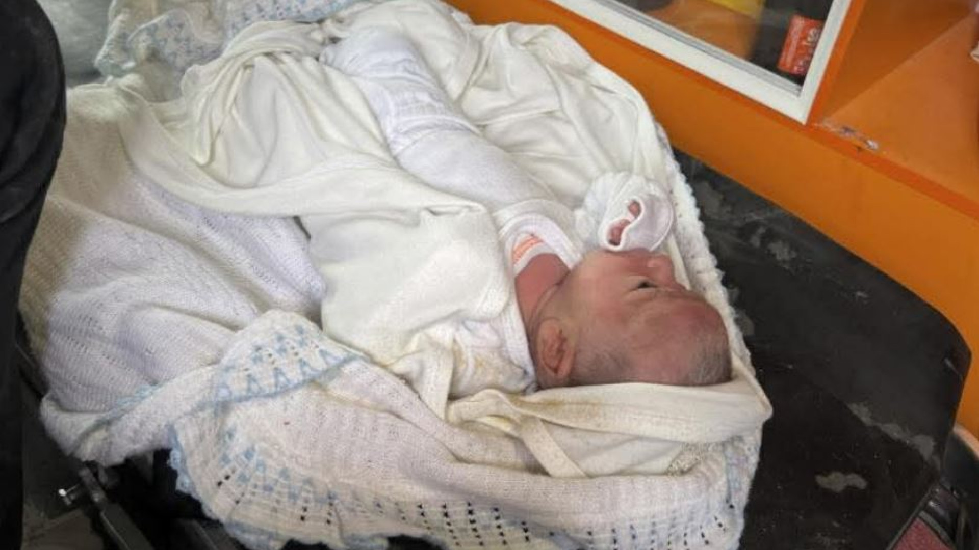 Immagine di Dall'odio alla speranza: davanti a una neonata estratta viva dalle macerie
