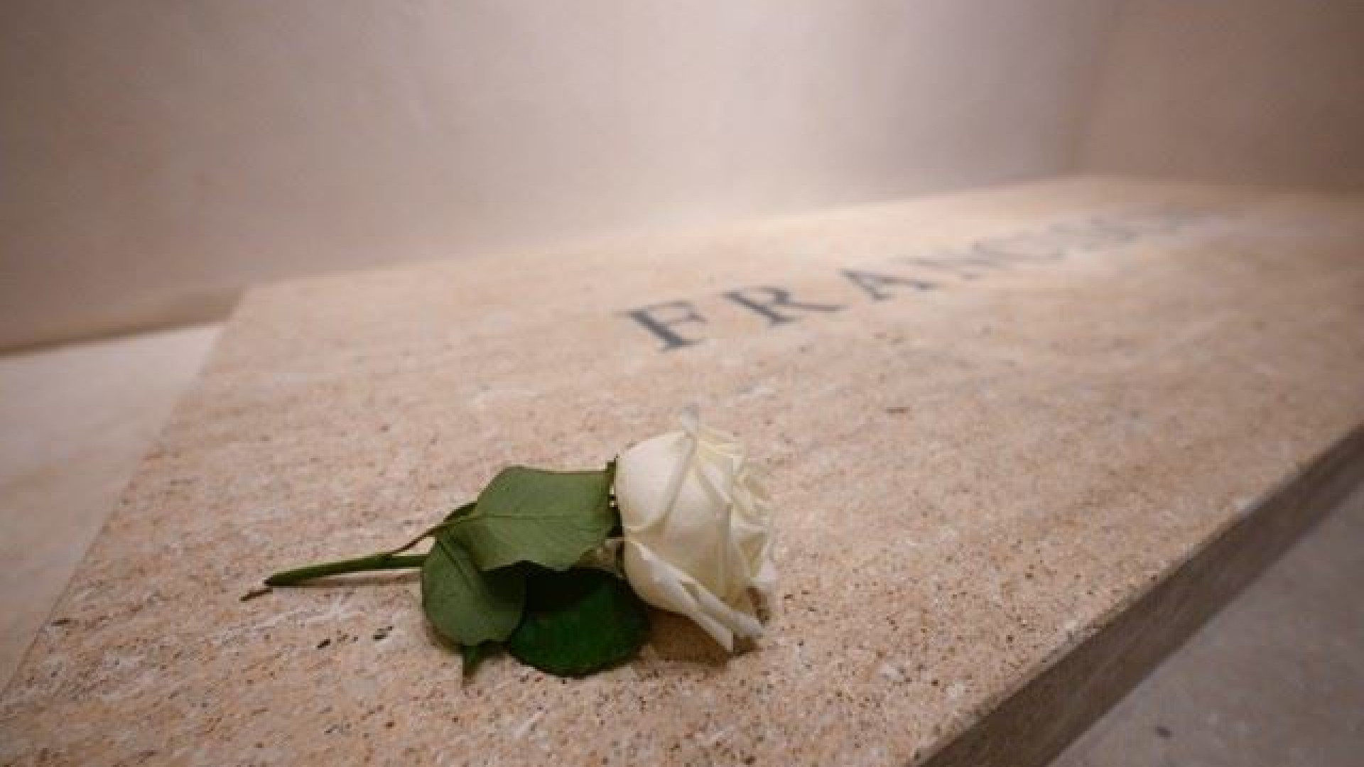 Immagine di Oltre 70mila sulla tomba di Francesco in Santa Maria Maggiore