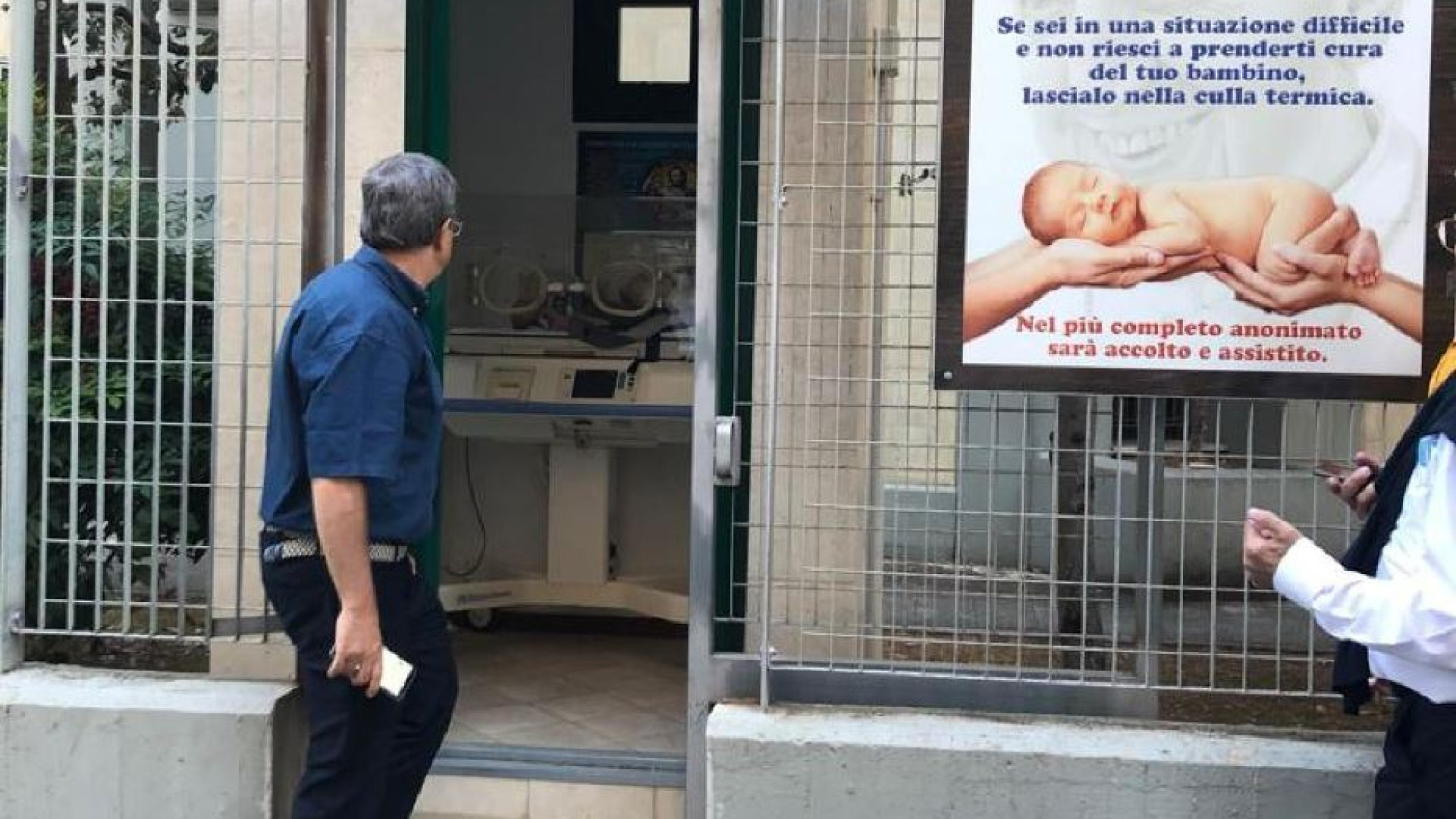 Immagine di La lettera del vescovo sul neonato morto nella culla termica: «Tutti coinvolti»