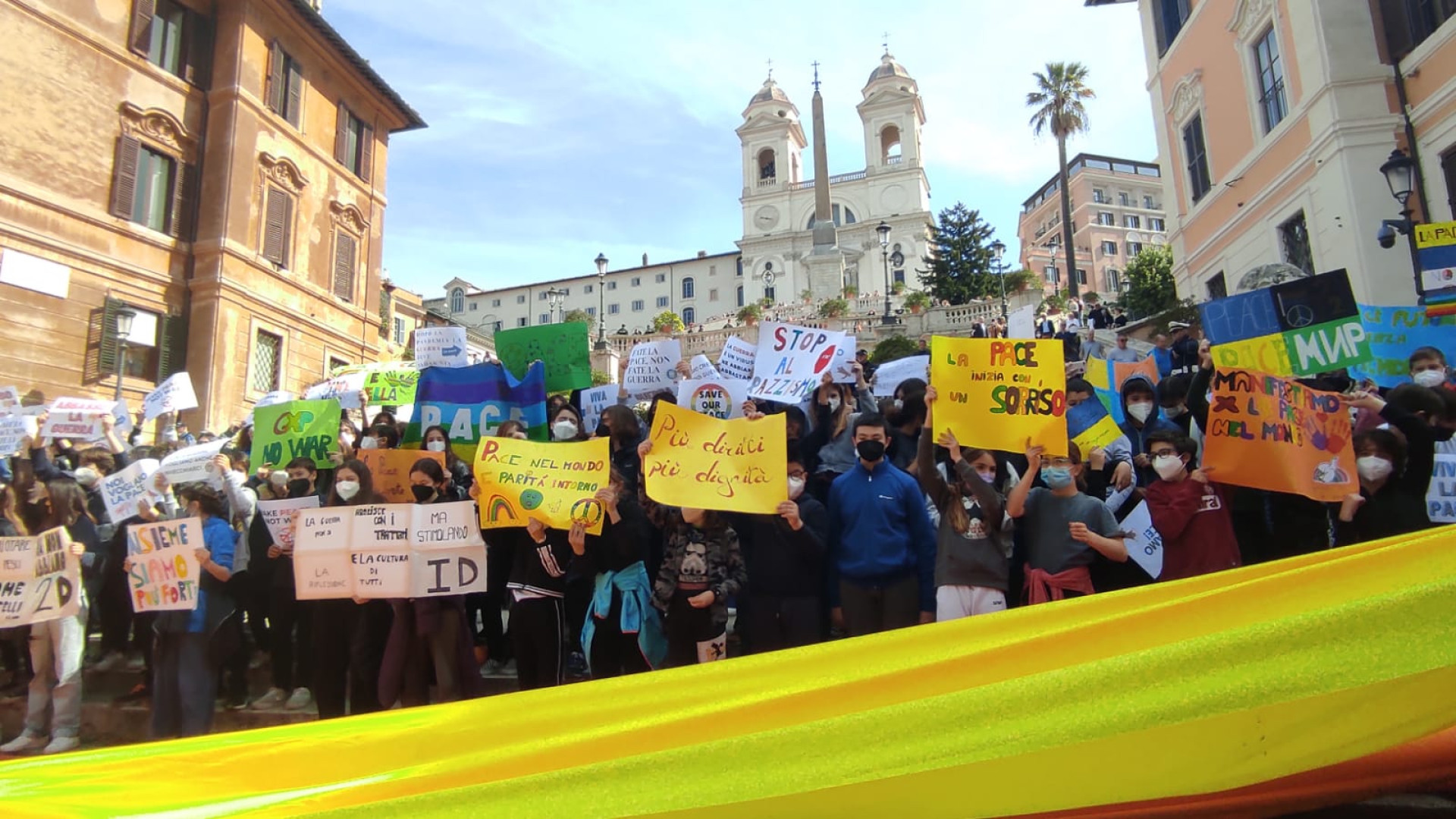 Immagine di I ragazzi: "Via la parola guerra dai nostri dizionari"