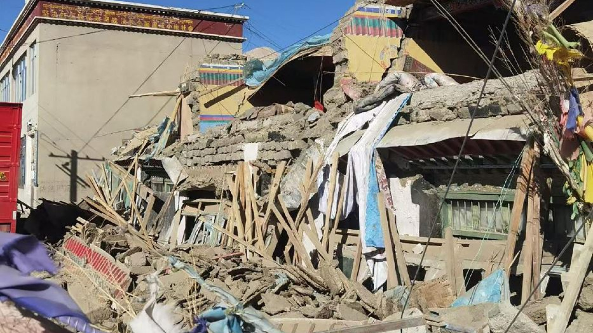 Immagine di Violento terremoto in Tibet, oltre cento le vittime