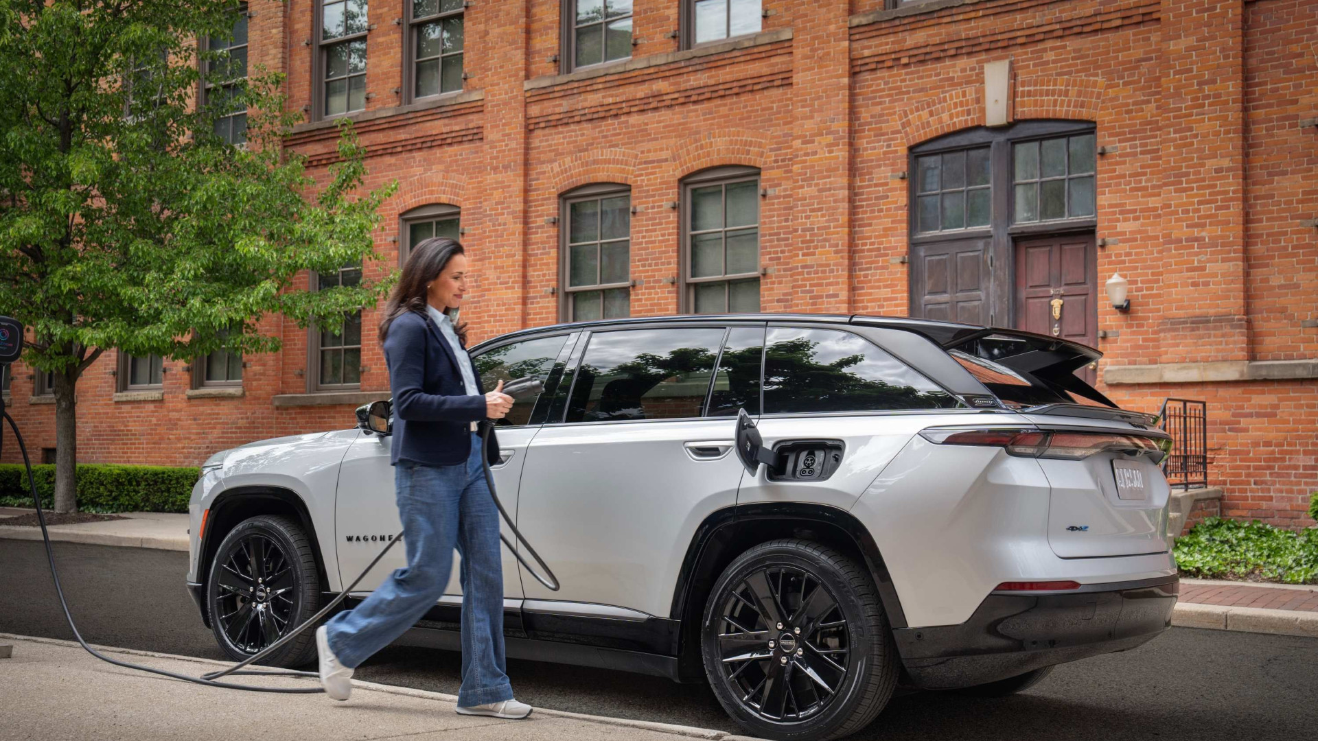 Immagine di Wagoneer S, parte la sfida di Jeep a Tesla