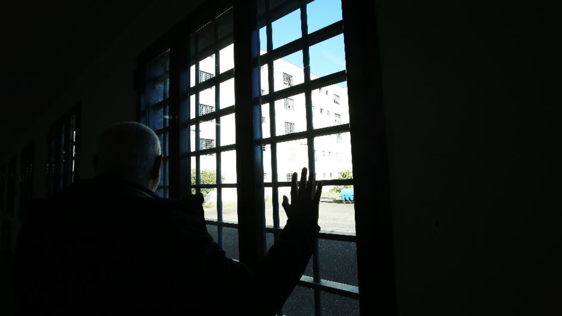 Immagine di Vita oltre le sbarre con il patto tra speranza teologica e secolare
