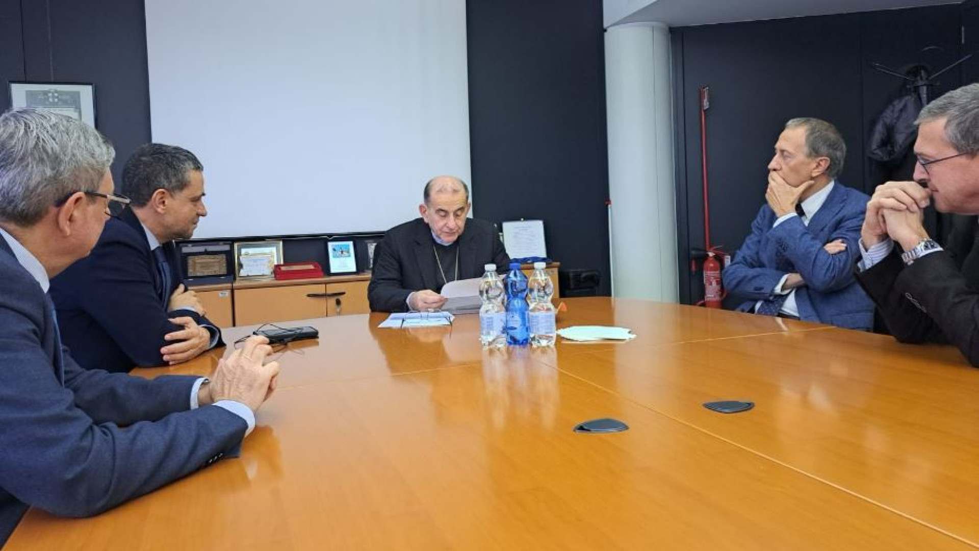 Immagine di Gli auguri di Delpini: rispettate e servite le persone
