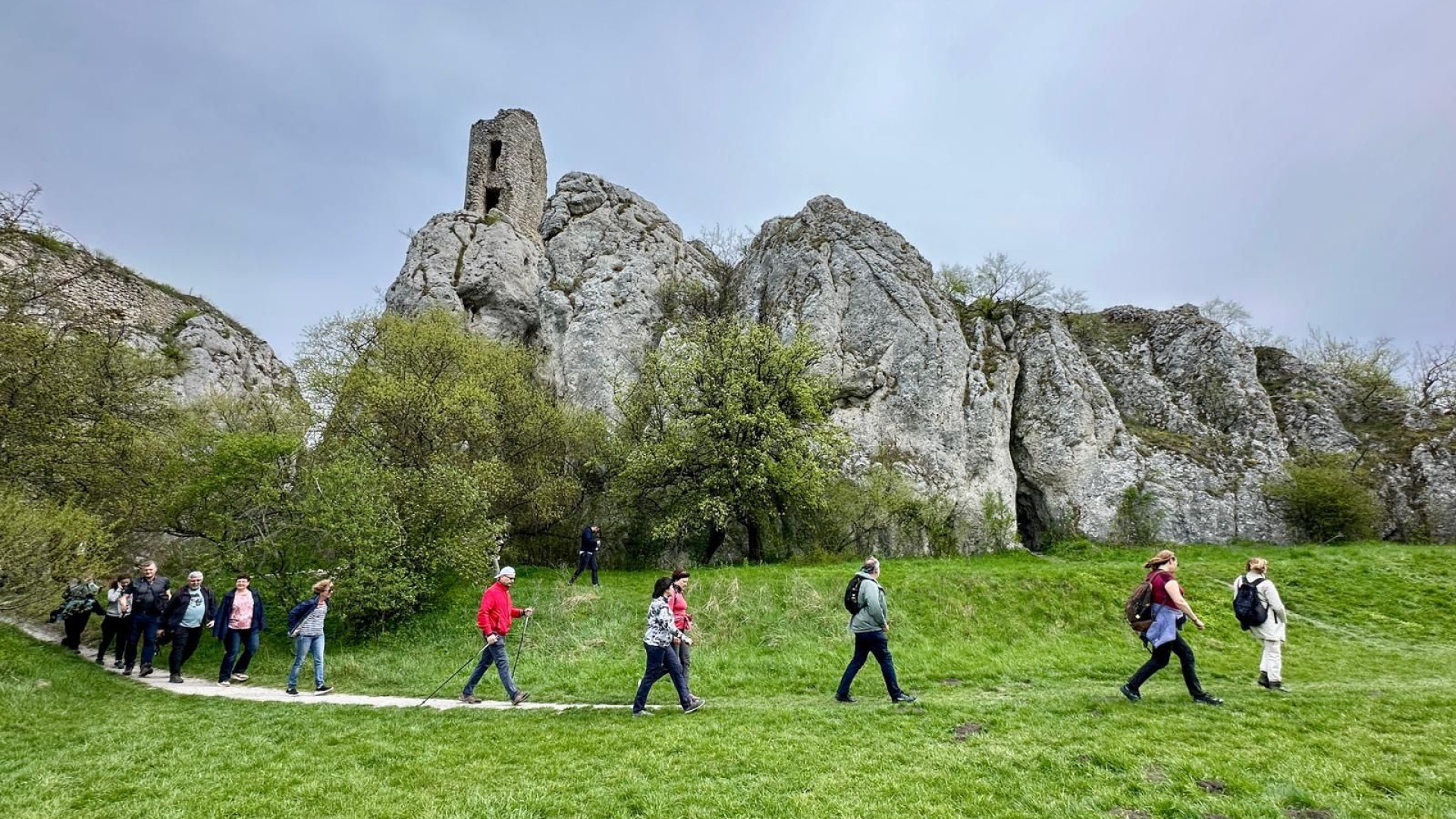 Immagine di Pellegrini sul Monte Sacro che sovrasta Mikulov