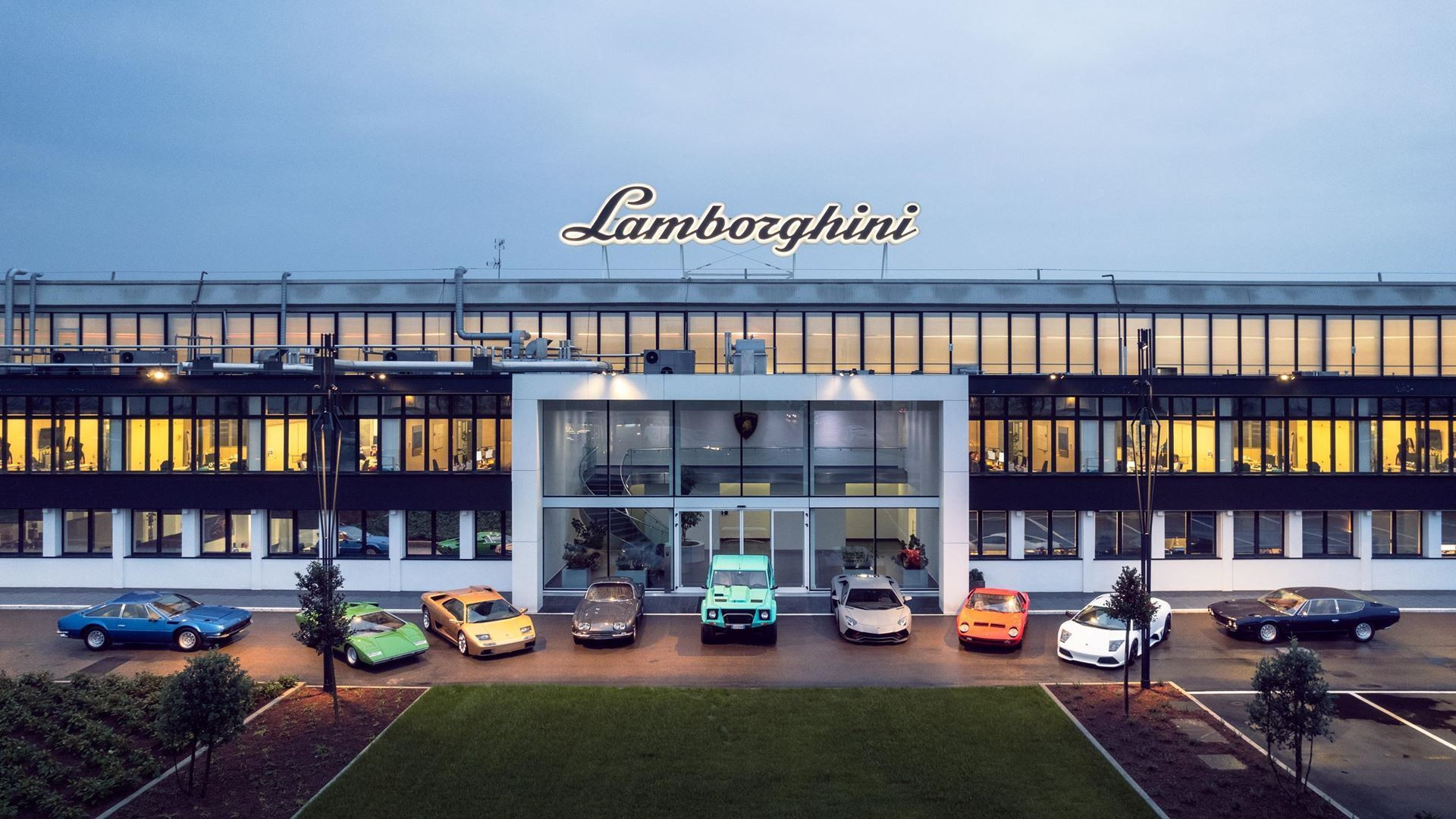 Immagine di Numeri e fatturato da record: il lusso frena ma Lamborghini accelera
