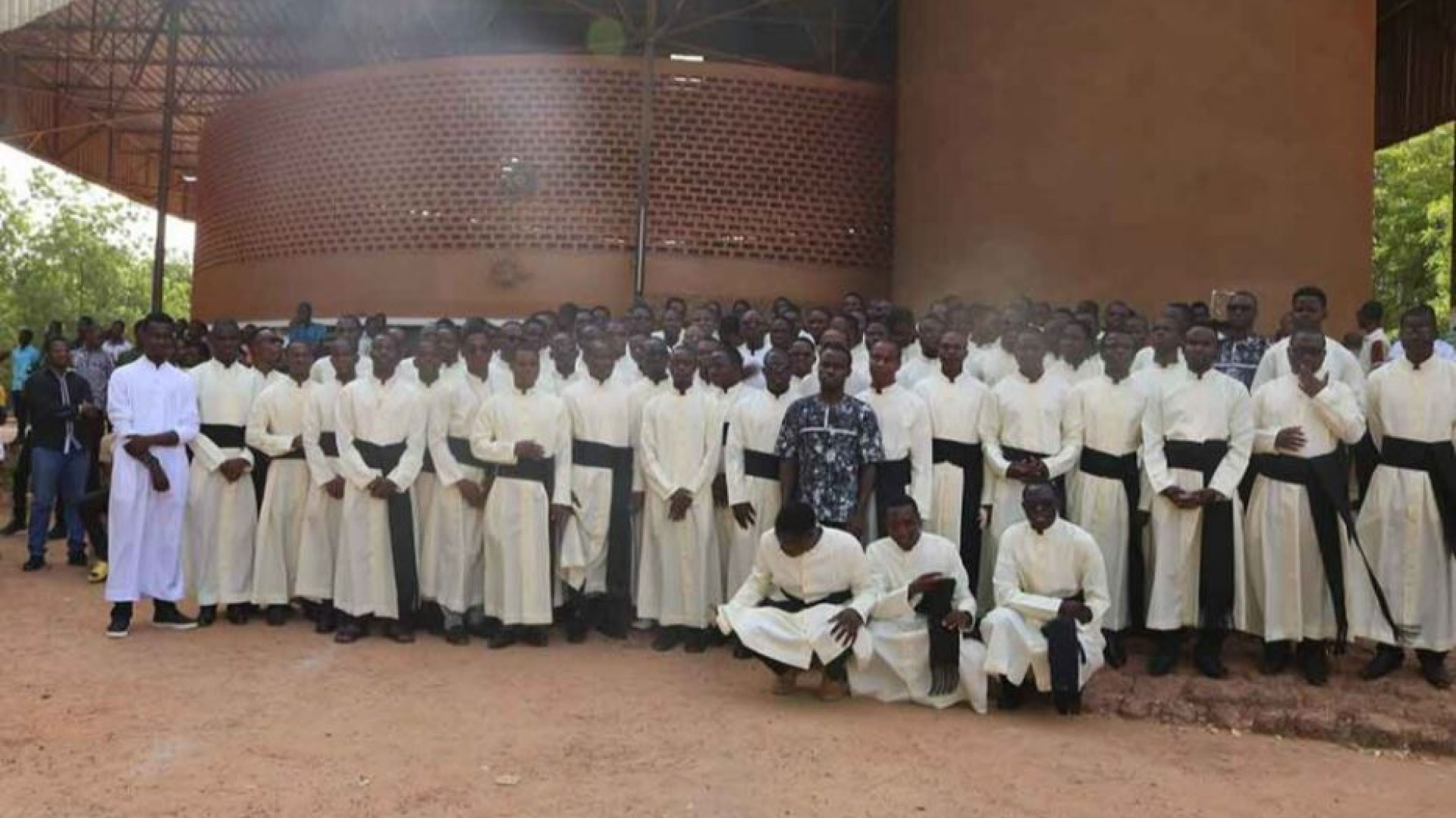 Immagine di Sudan e Burkina Faso: Chiesa nel mirino, ma le vocazioni crescono