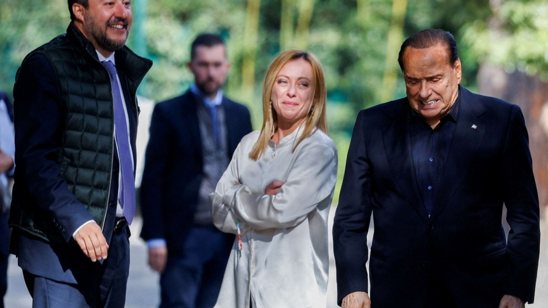 Immagine di Proiezioni: il centrodestra vince al primo turno a Genova, L'Aquila e Palermo