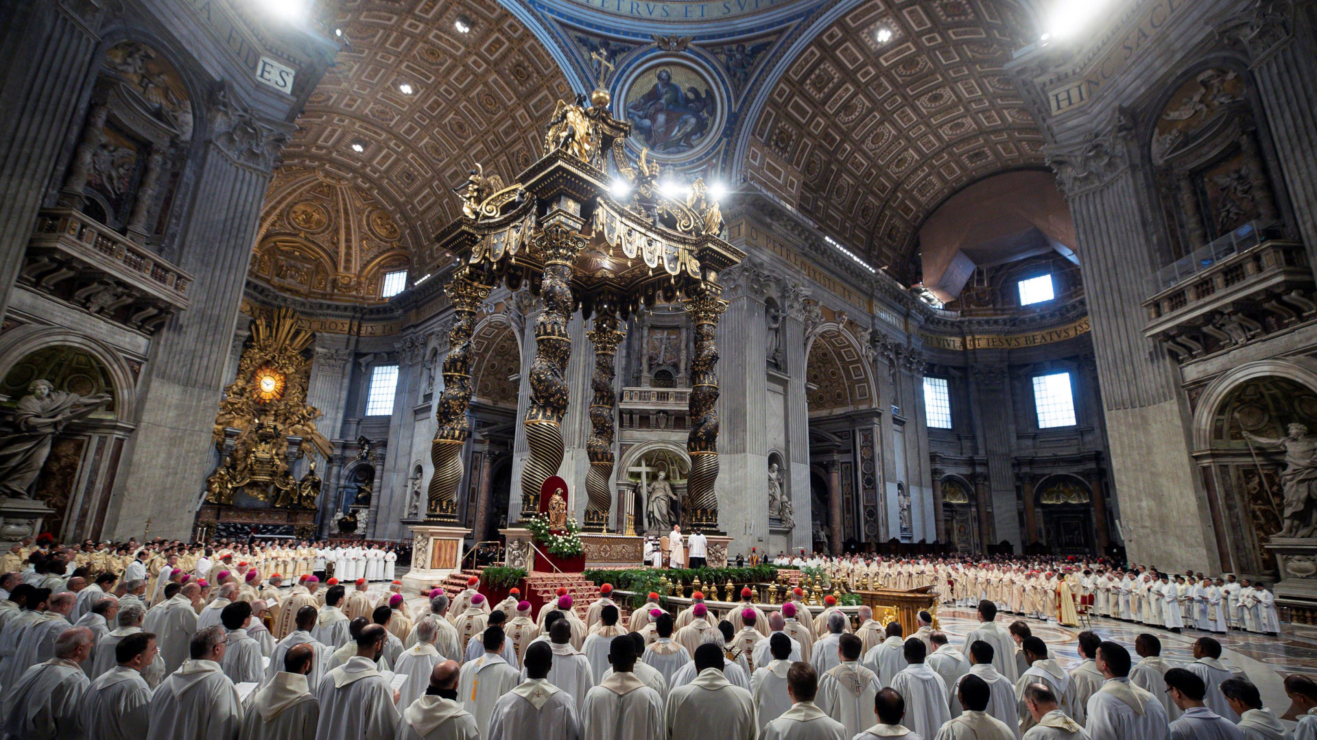 Immagine di Il Papa ai sacerdoti: «Tremende ingiustizie, ma bando alla disperazione»