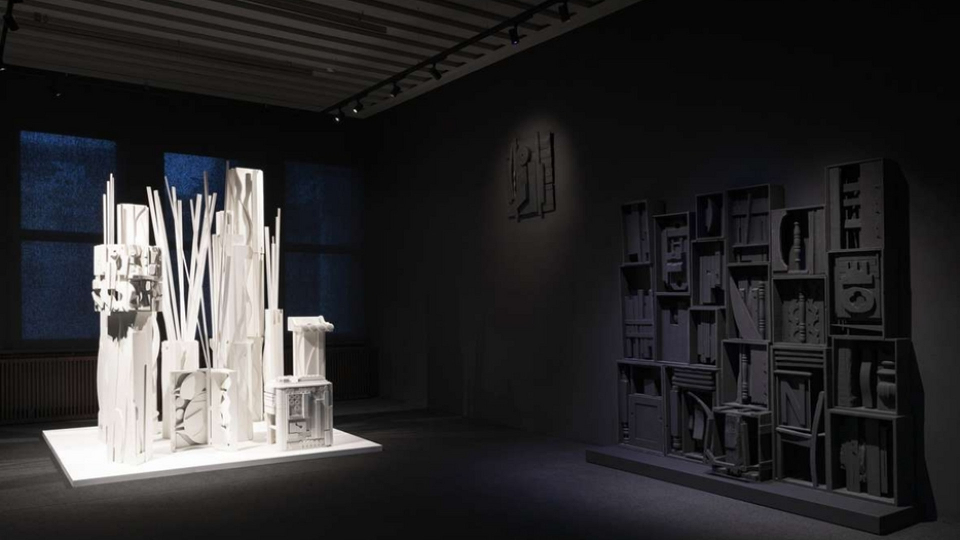 Immagine di Louise Nevelson, una mano di nero sulle memorie d'Europa