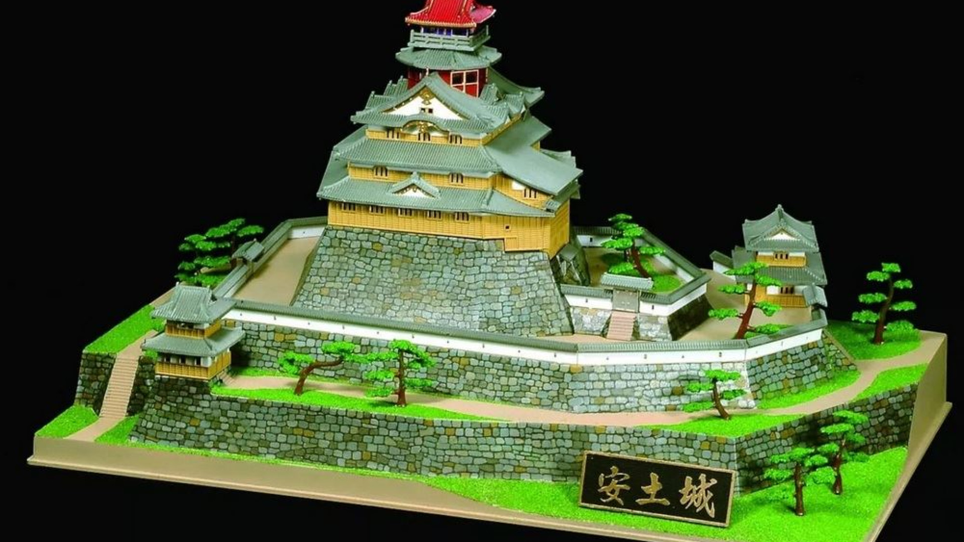Immagine di È caccia al paravento “pontificio” con il castello samurai mai visto