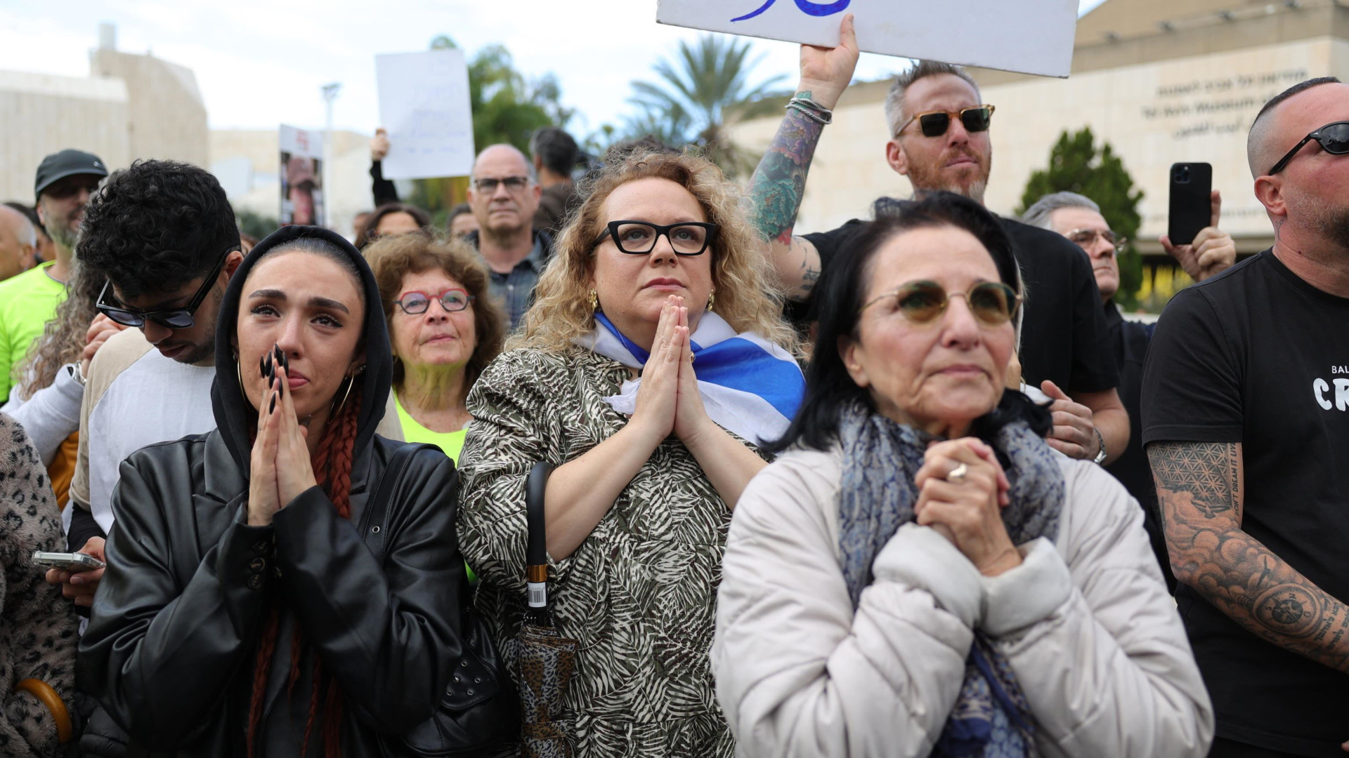 Immagine di L'urlo di gioia della folla all'annuncio a Tel Aviv. Ma manca ancora Arbel