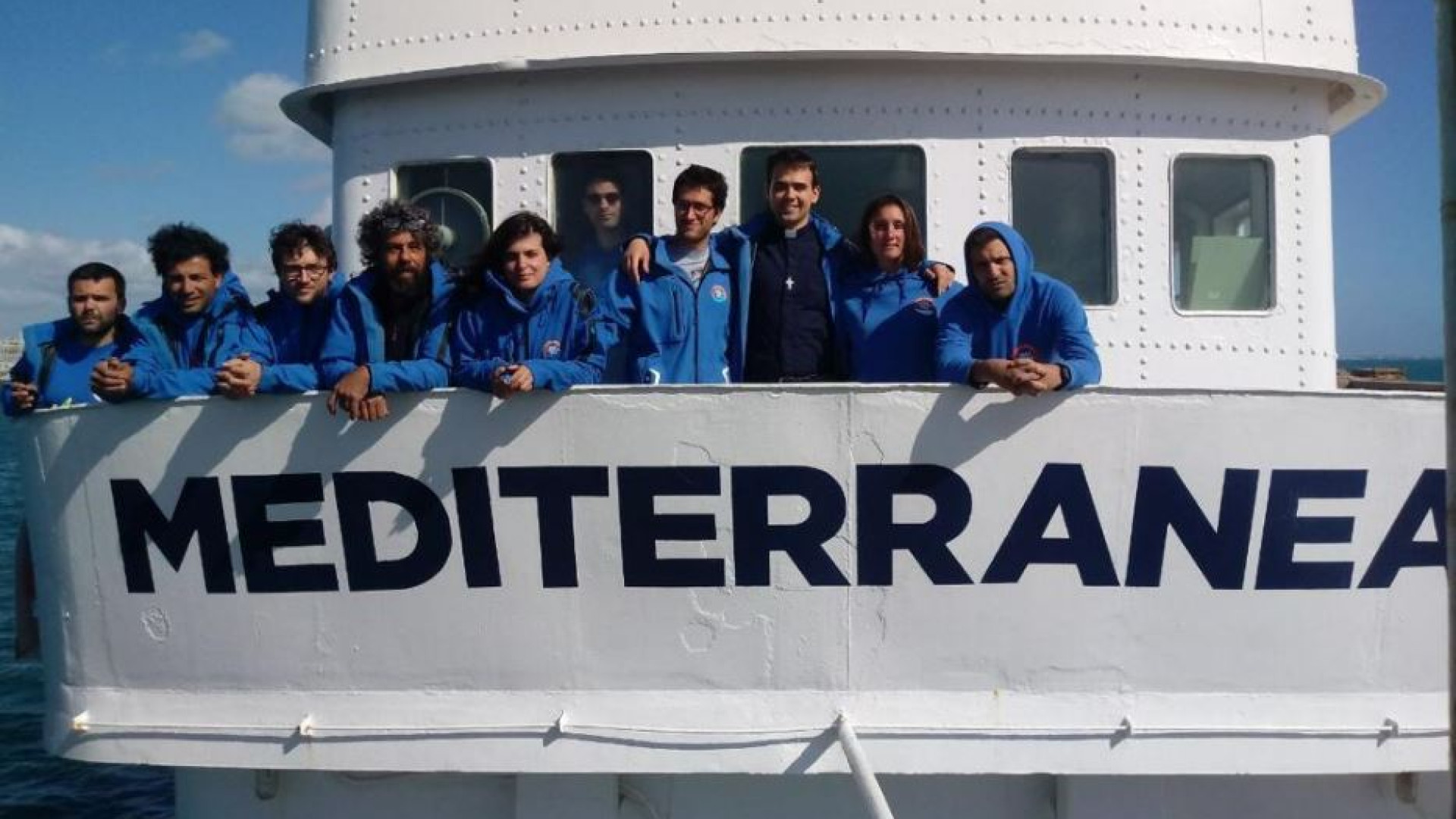 Immagine di La Ong Mediterranea: «Anche don Mattia Ferrari è stato spiato»