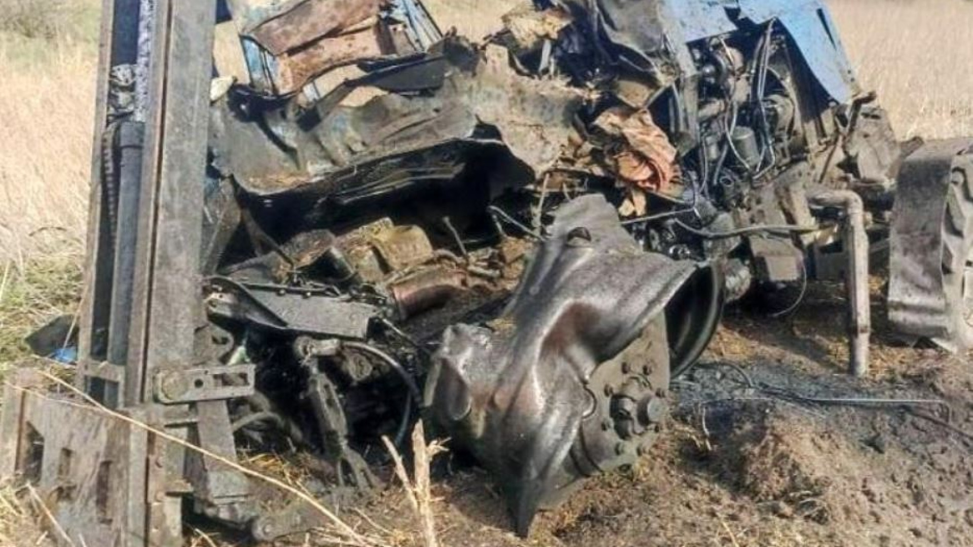 Immagine di Ucraina, gli agricoltori a Kherson sminano i campi con bastoni e preghiere