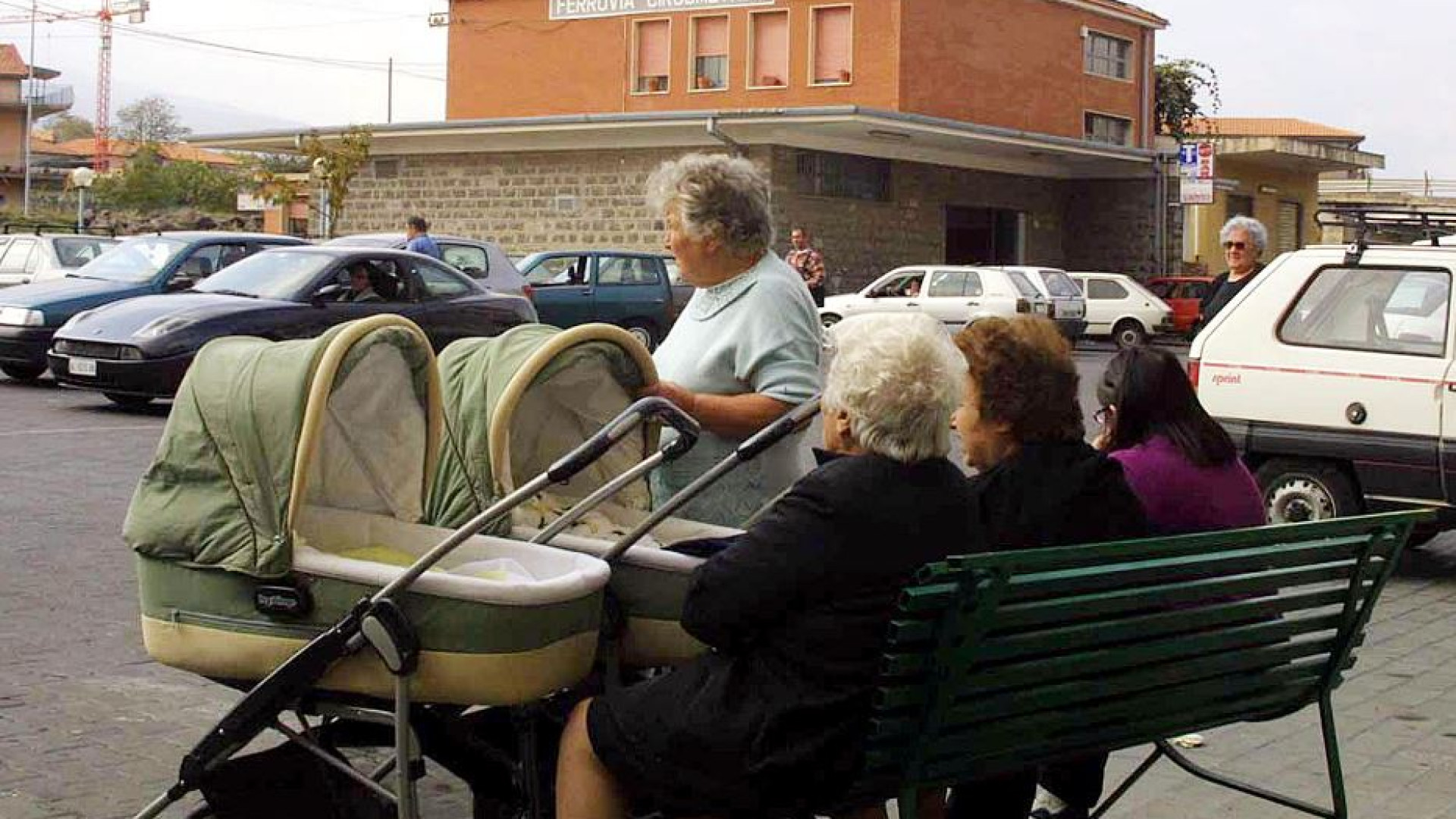 Immagine di Italia Paese di sonnambuli, alla ricerca della felicità nelle piccole cose