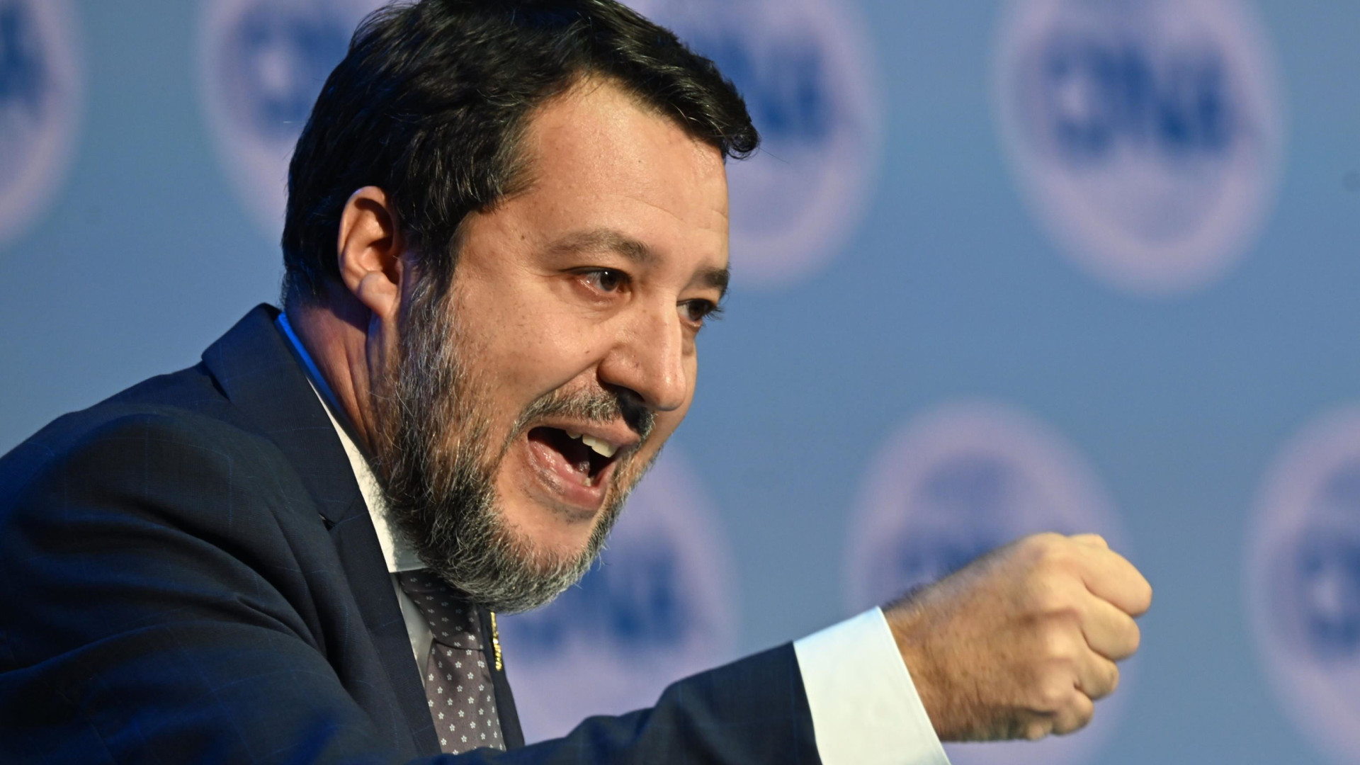 Immagine di Cgil e Uil confermano lo sciopero. Salvini precetta: protesta ridotta a 4 ore