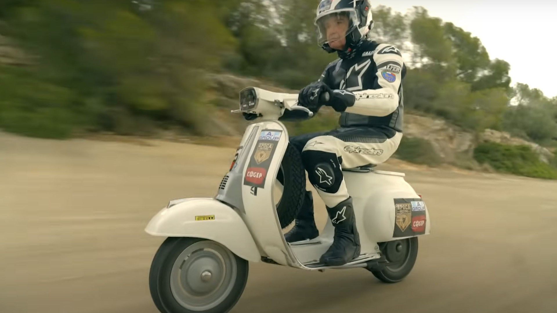 Immagine di A 65 anni in sella a una Vespa 50 per 24 ore: il record di Valerio Boni