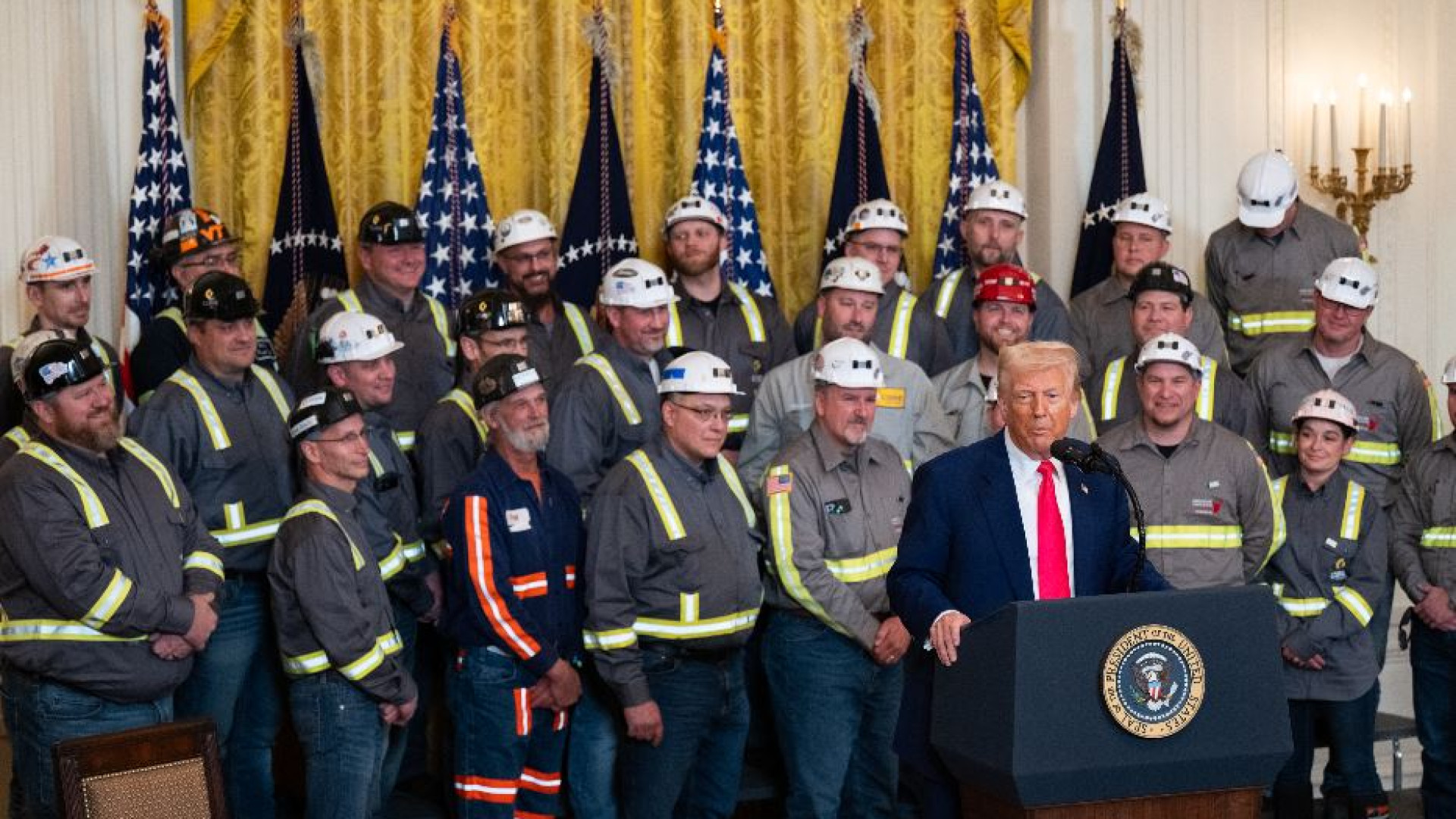 Immagine di “Libertà di doccia” e rilancio del carbone, Trump abolisce l'agenda verde