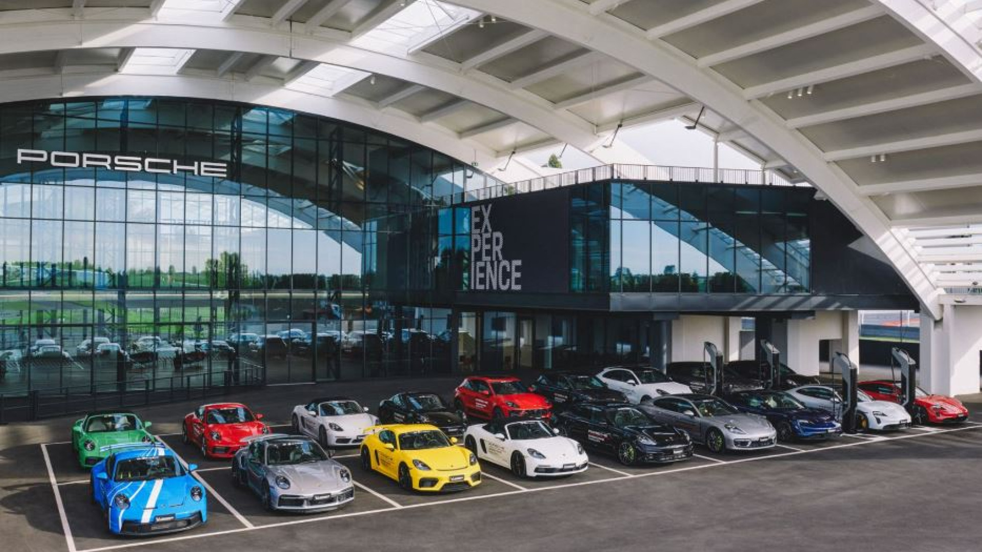Immagine di Non solo automobili: Porsche ora vende "esperienze"