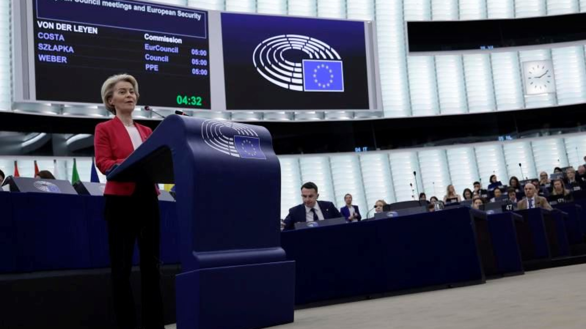 Immagine di Von der Leyen spinge per il riarmo: «Putin un vicino ostile, non fidiamoci»