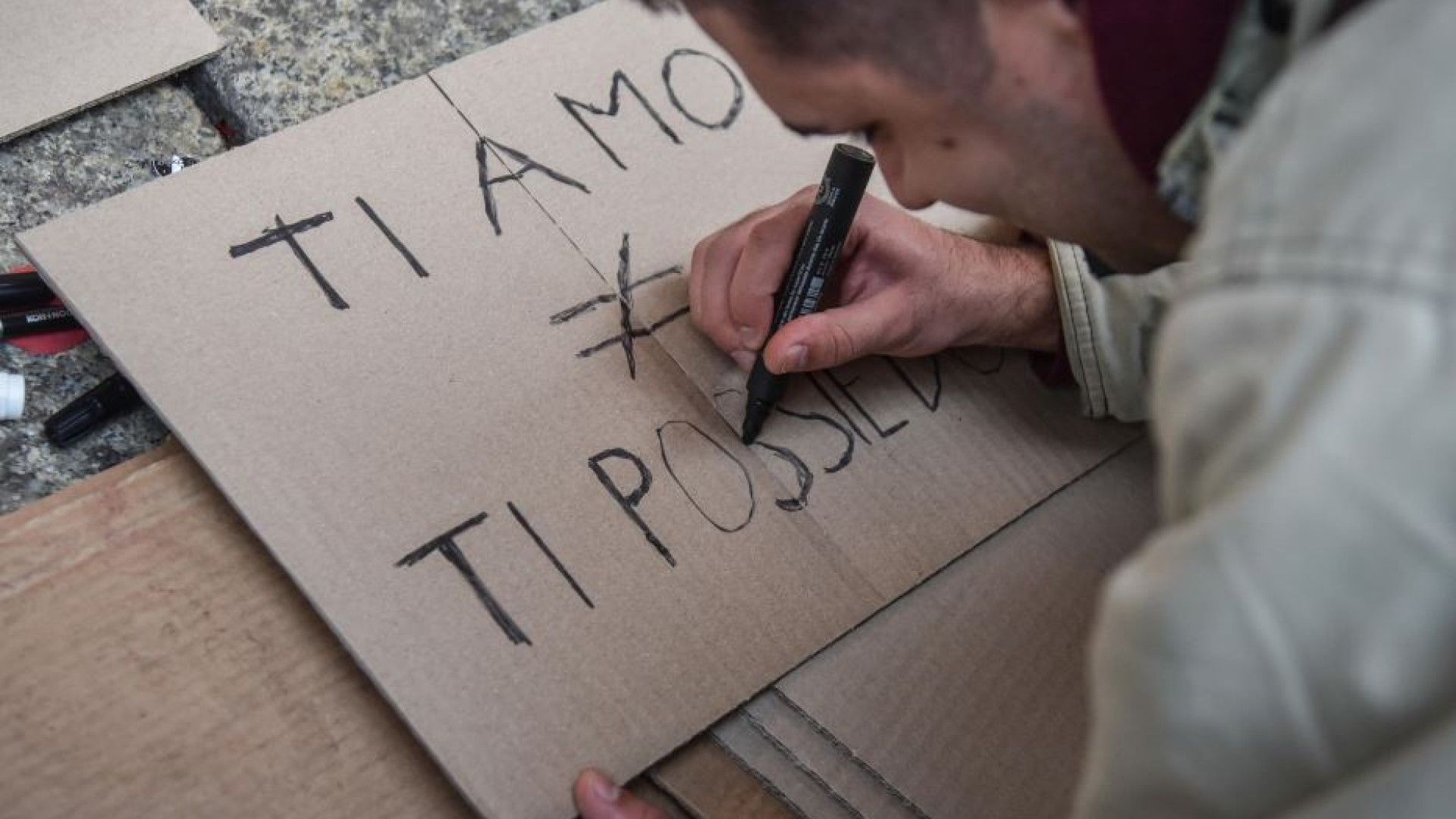 Immagine di Il padre, il pm, il prete. Quando contro la violenza sulle donne c’è un uomo