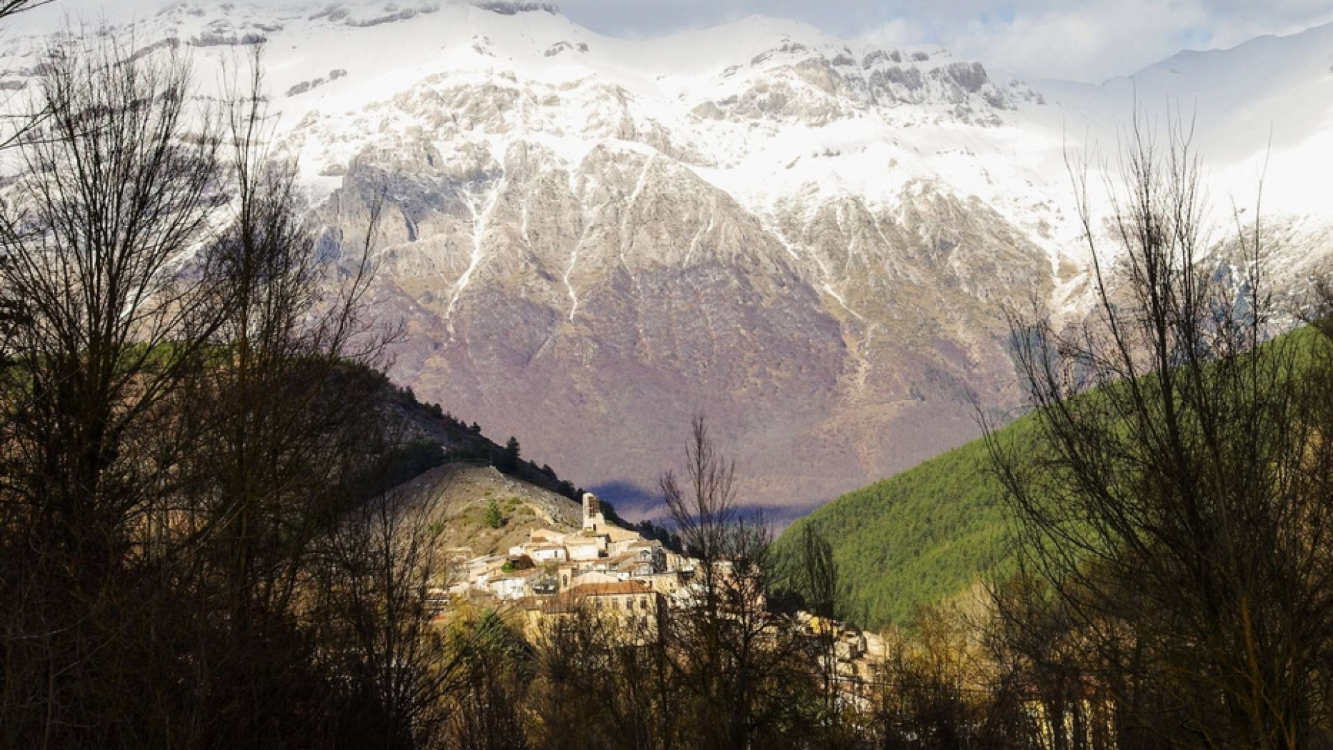Immagine di La nuova frontiera del viaggio? Camminare sui monti di casa